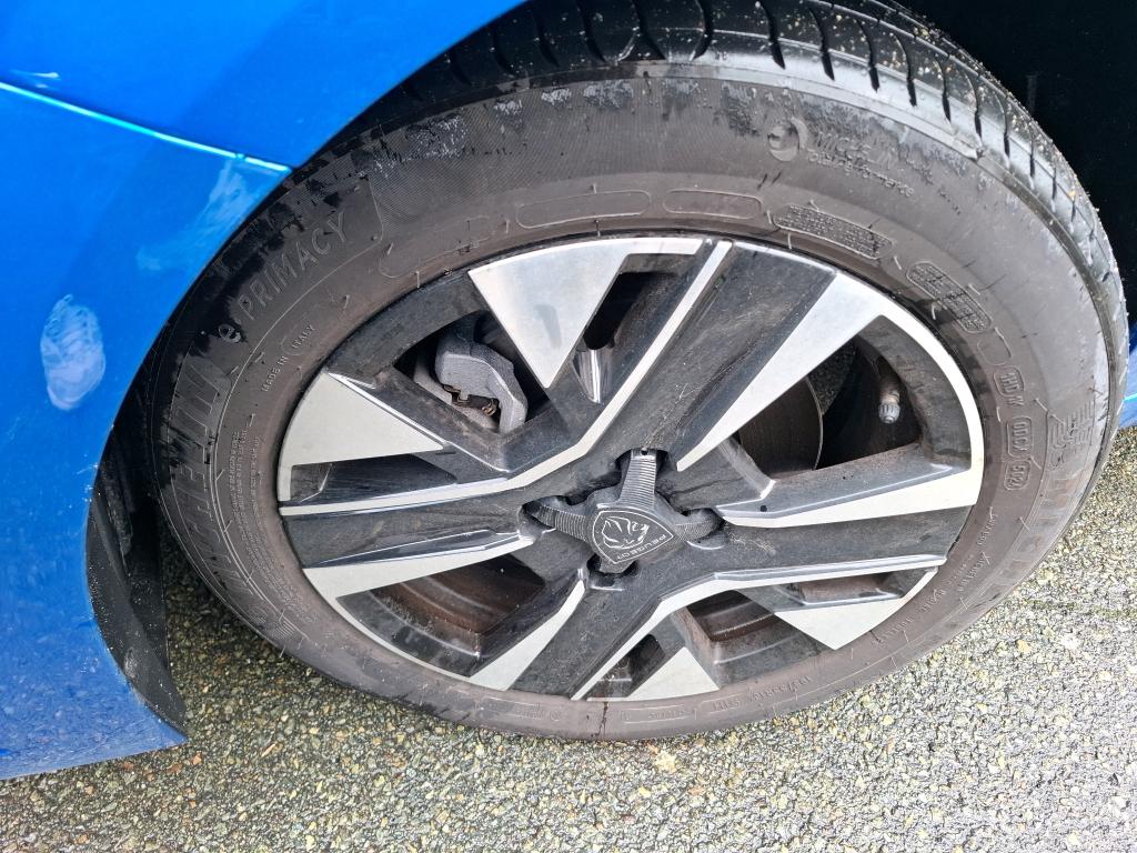 Peugeot 208 Hybrid 136 e-DCS6 Allure 2025