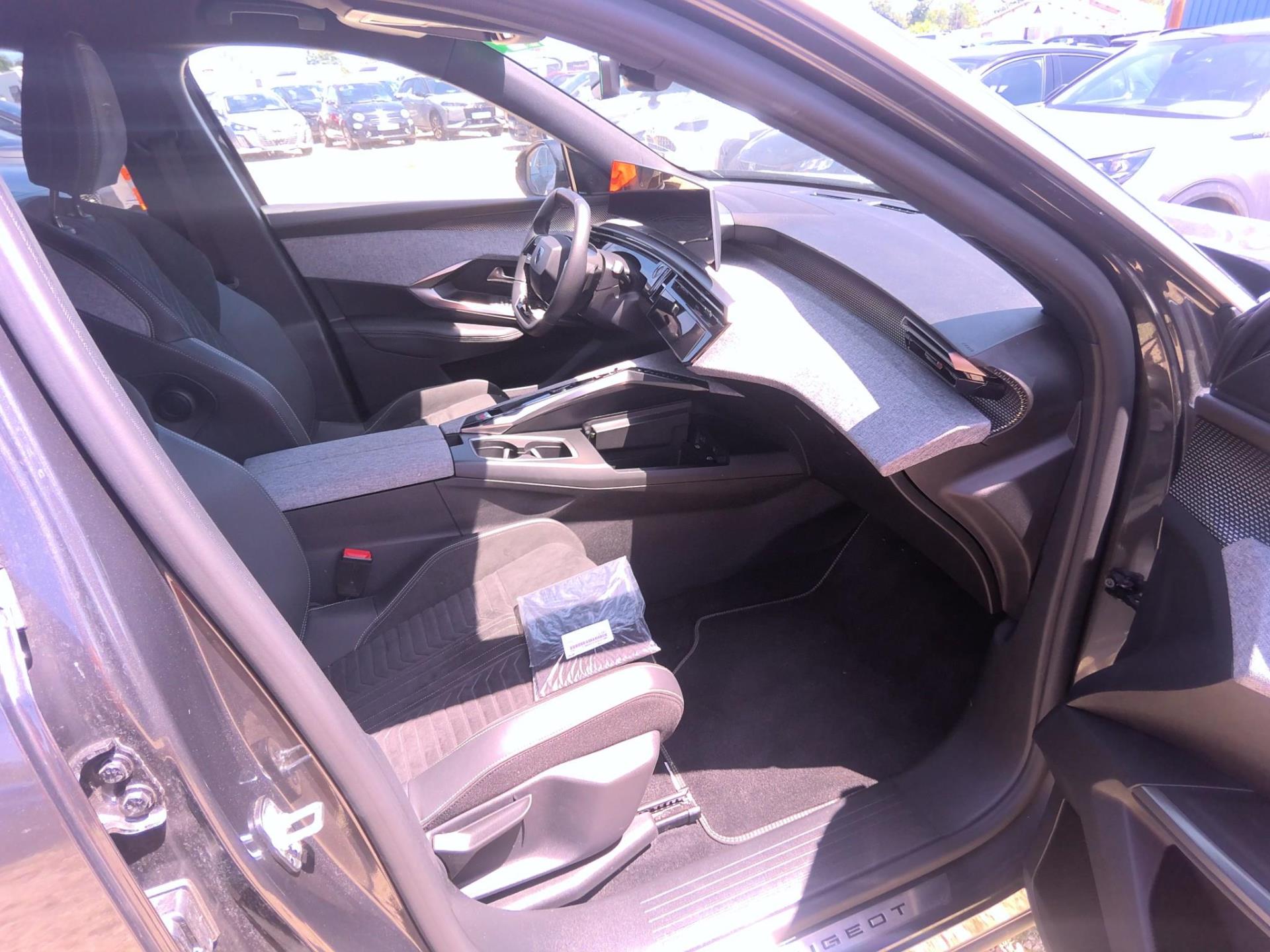 Peugeot 3008 Hybrid 136 e-DCS6 GT 2024