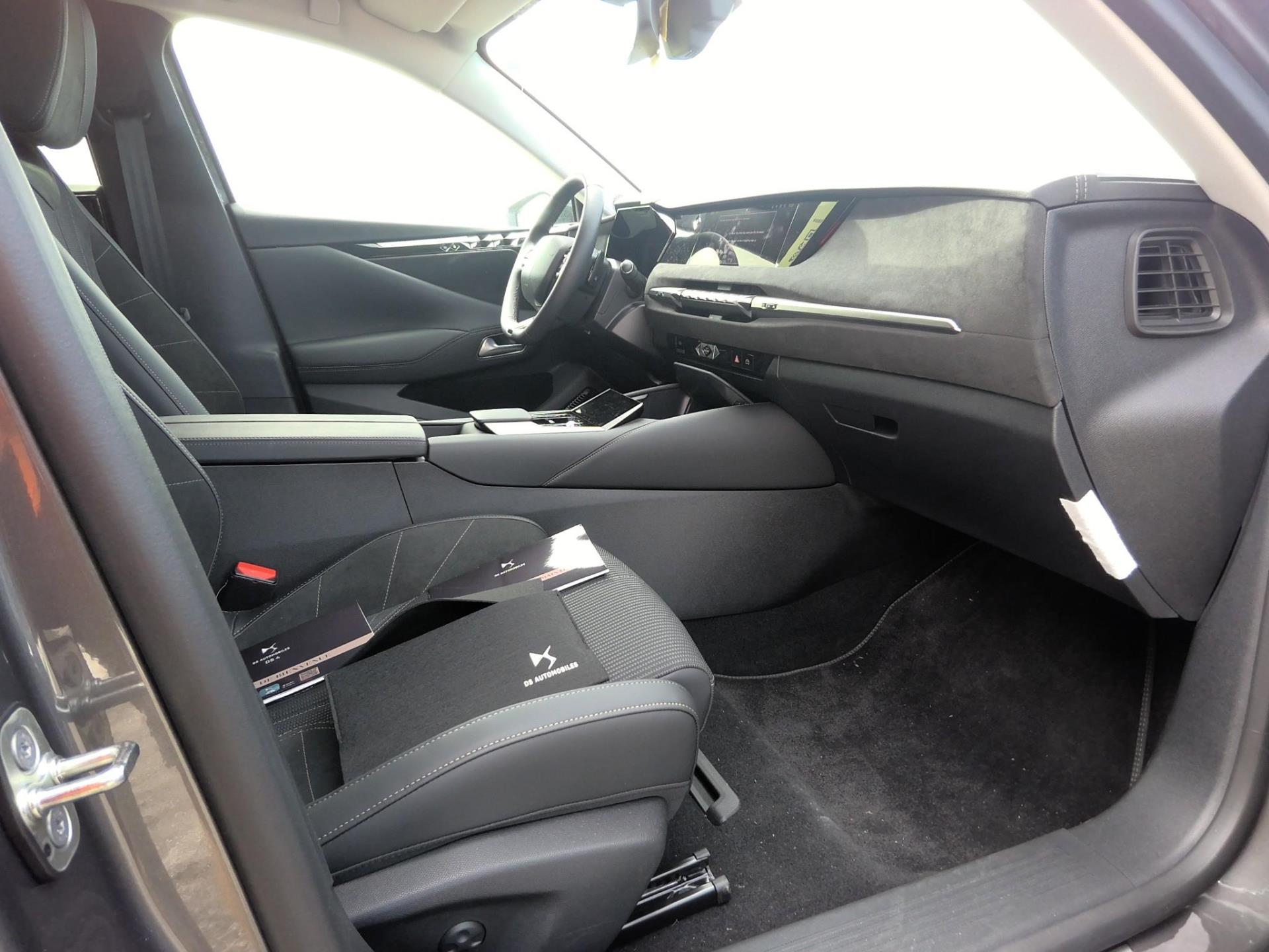 DS N°4 E-Tense Etoile - Alcantara 2024