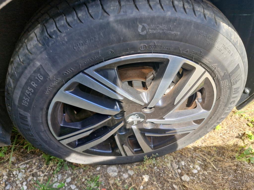 Peugeot 208 PureTech 100 S&S BVM6 Allure Pack 2023