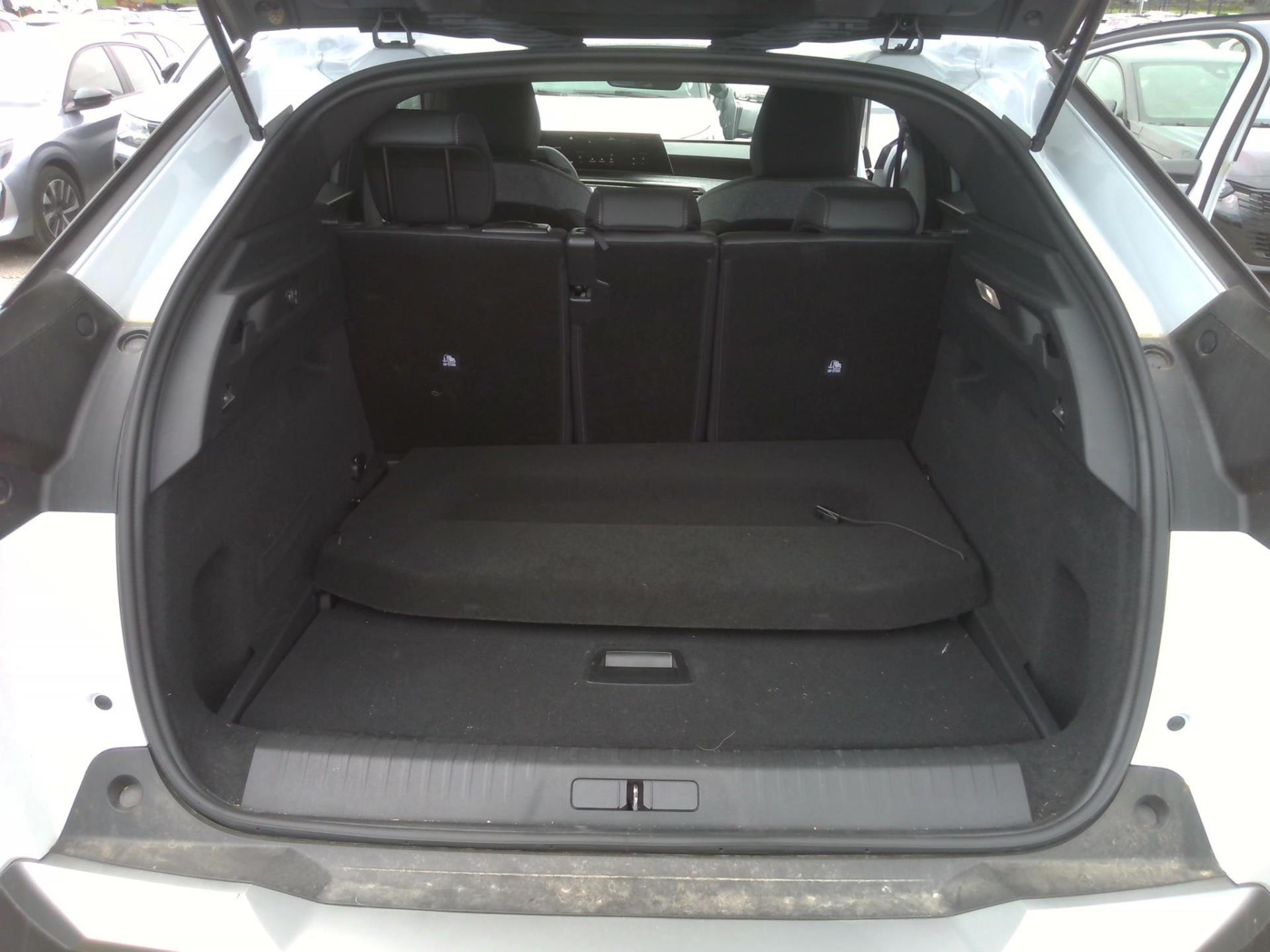 Peugeot 3008 Hybrid 145 e-DCS6 Allure 2025