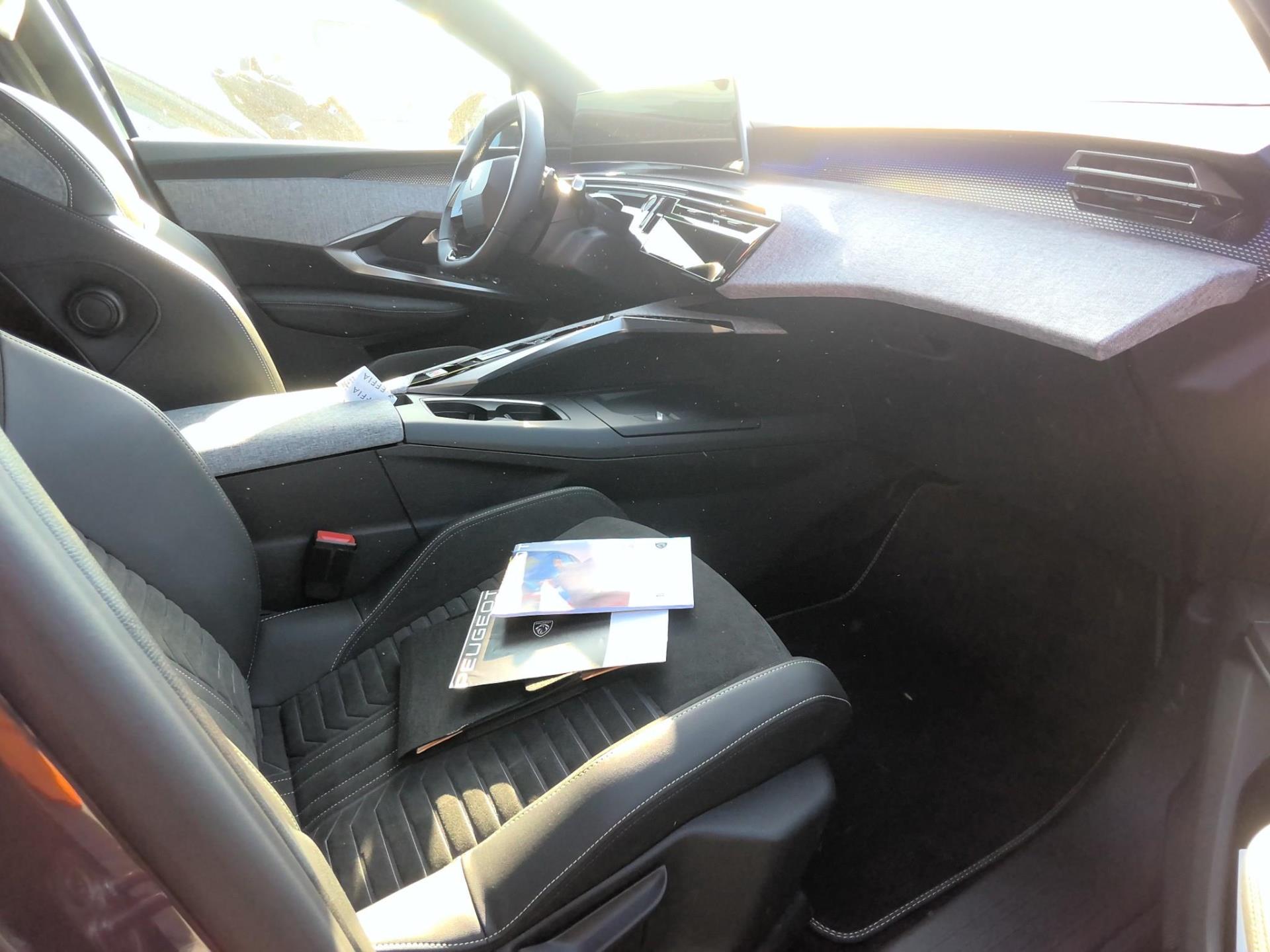 Peugeot 5008 Hybrid 136 e-DCS6 GT 2024