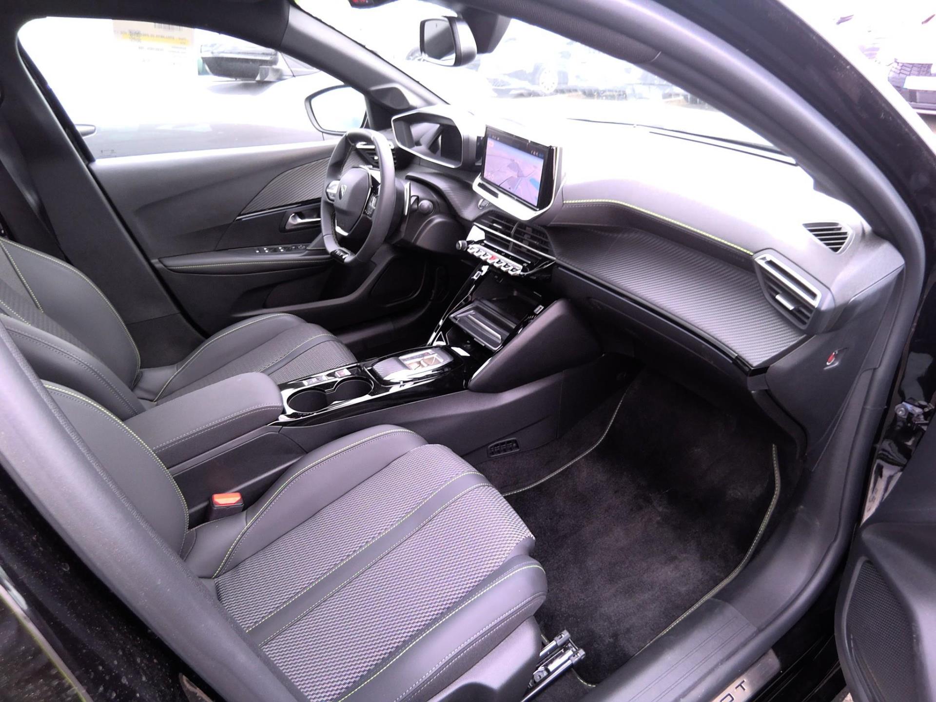 Peugeot 208 Hybrid 136 e-DCS6 GT 2024