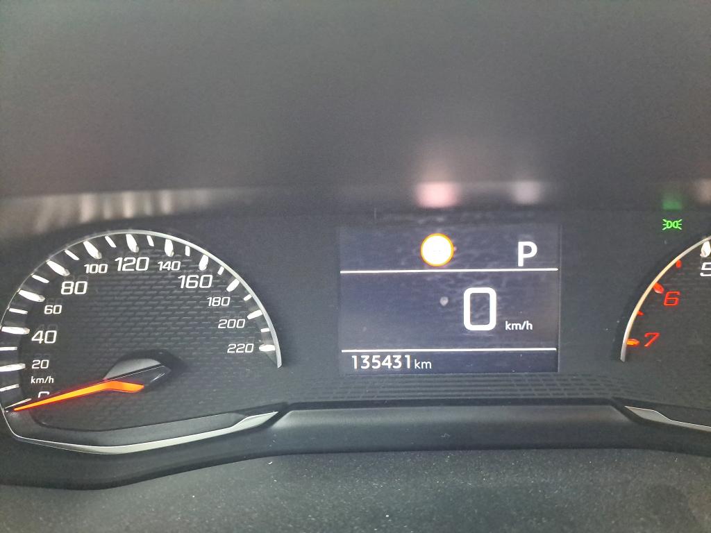 Peugeot 2008 BlueHDi 130 S&S EAT8 Allure Business 2021