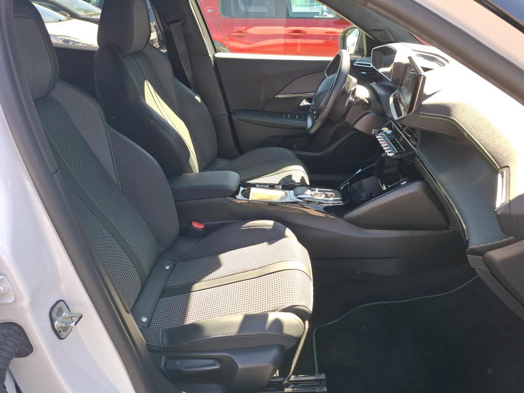 Peugeot 2008 PureTech 130 S&S EAT8 GT 2022