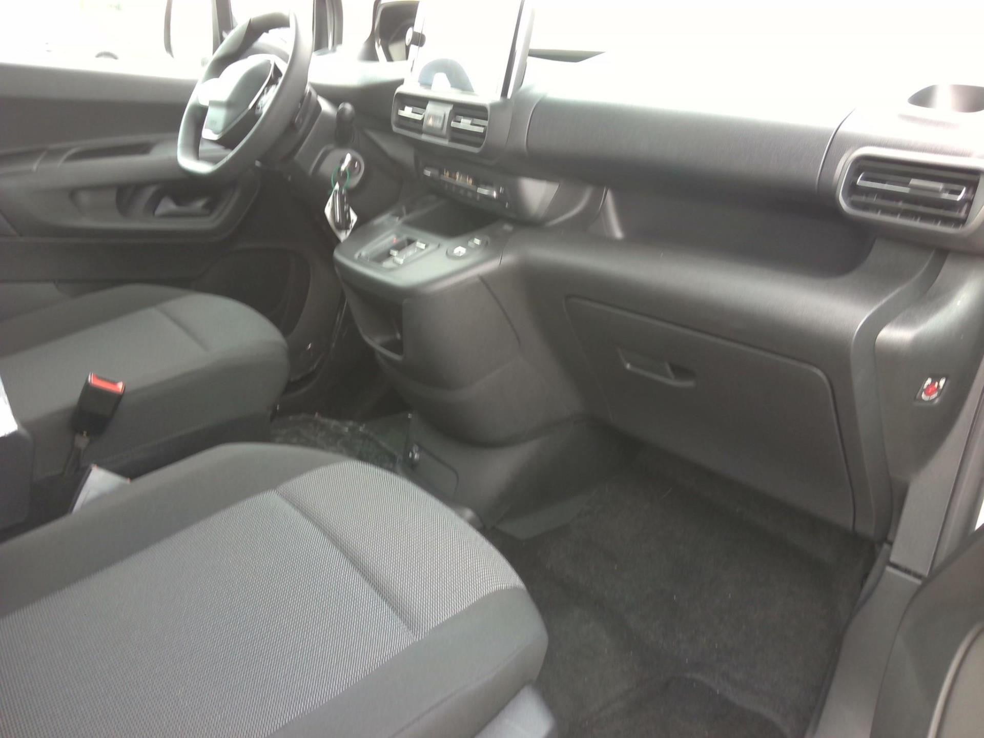 Peugeot E-PARTNER FOURGON M 800 KG 136 CH BATTERIE 54 KWH  2024