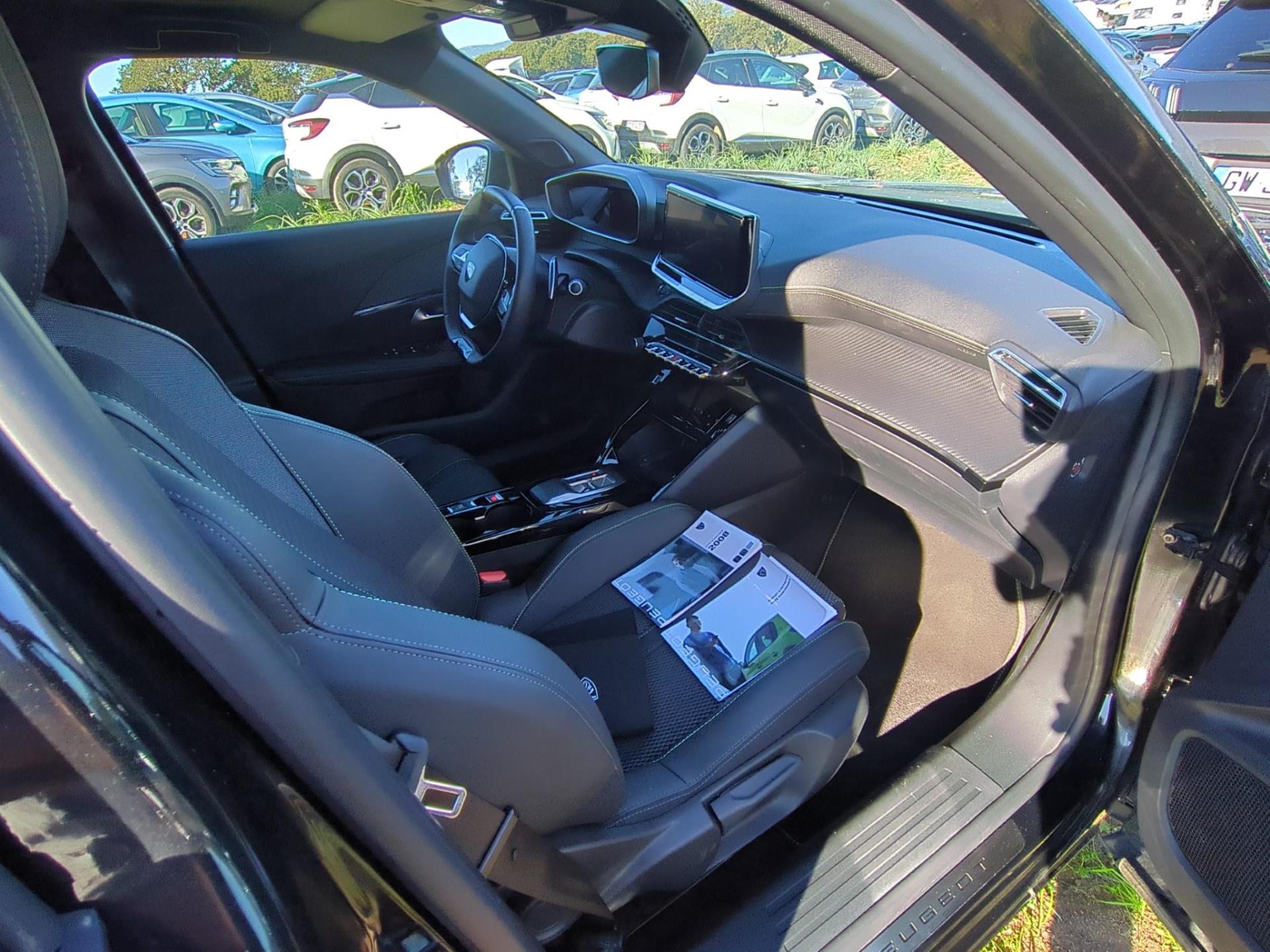 Peugeot 2008 Hybrid 136 e-DCS6 GT 2024