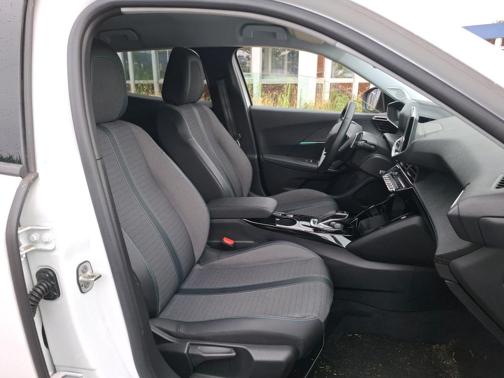 Peugeot 2008 PureTech 130 S&S EAT8 Allure Business 2021