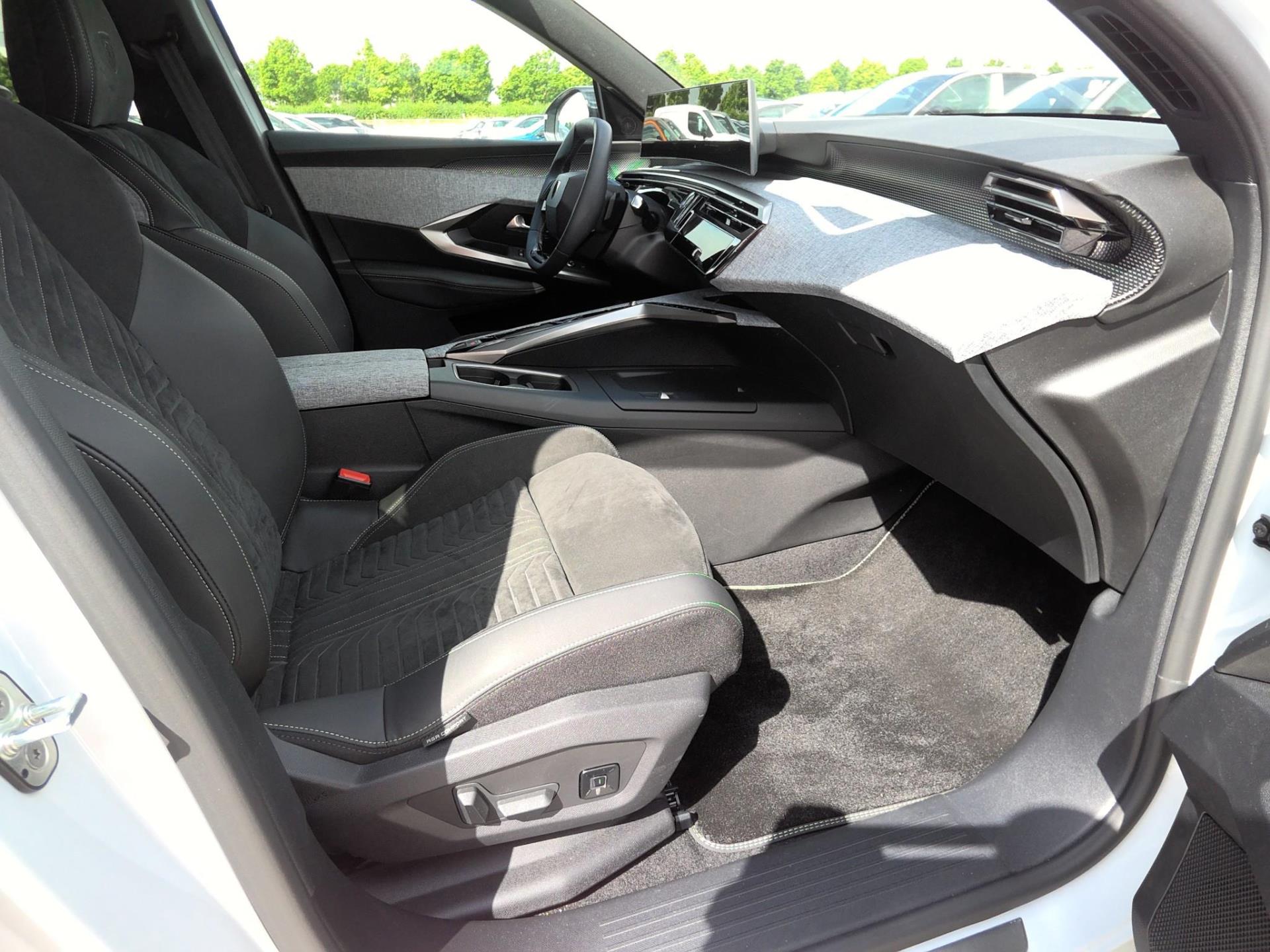 Peugeot 3008 Hybrid 145 e-DCS6 GT 2025