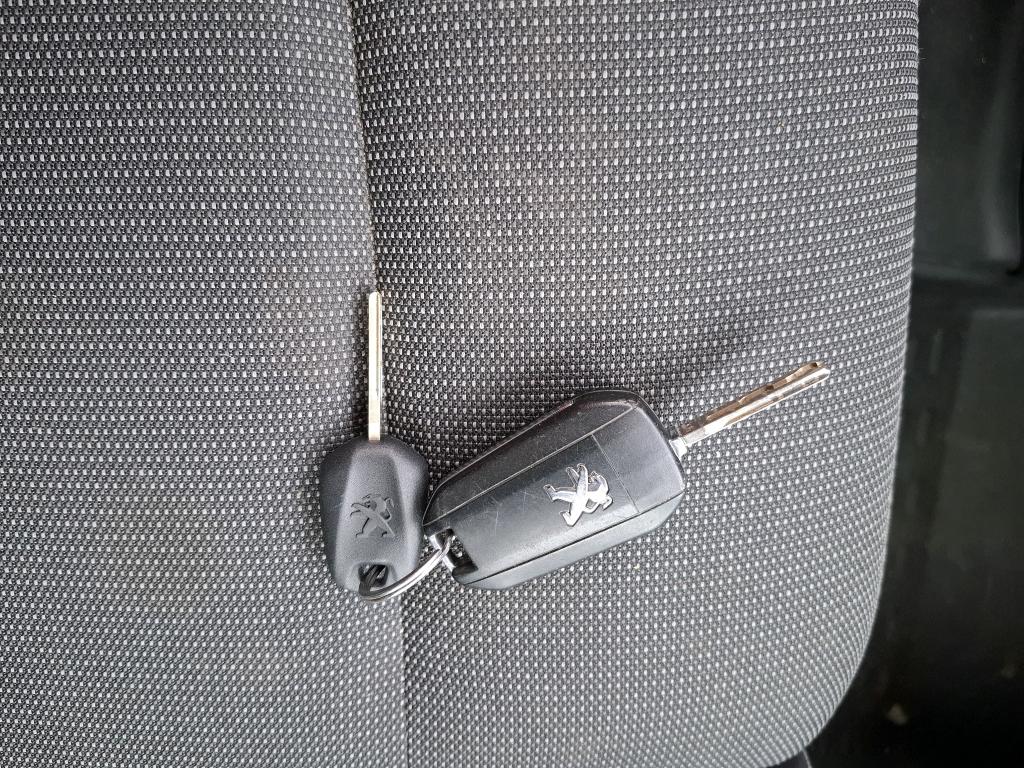 Peugeot PARTNER FOURGON STANDARD 650 KG BLUEHDI 100 S&S BVM5 PREMIUM 2021