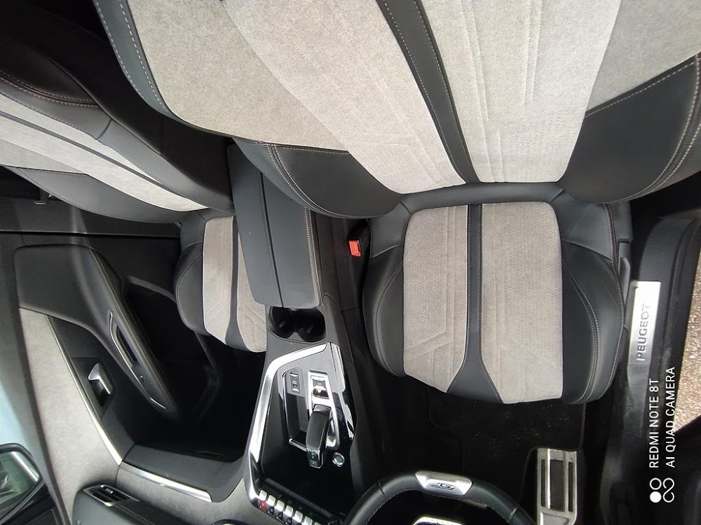 Foto Peugeot 3008 Hybrid 11