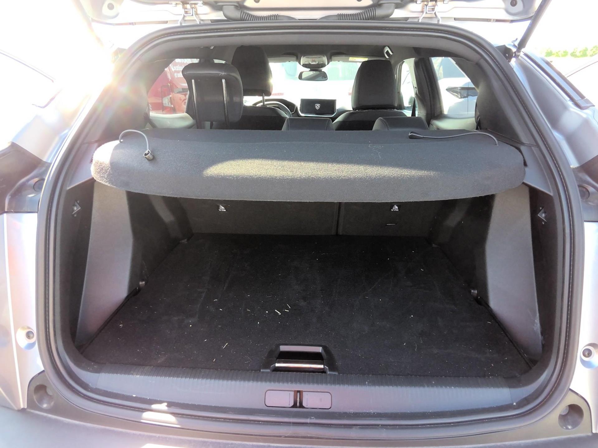 Peugeot 2008 Hybrid 136 e-DCS6 Allure 2025
