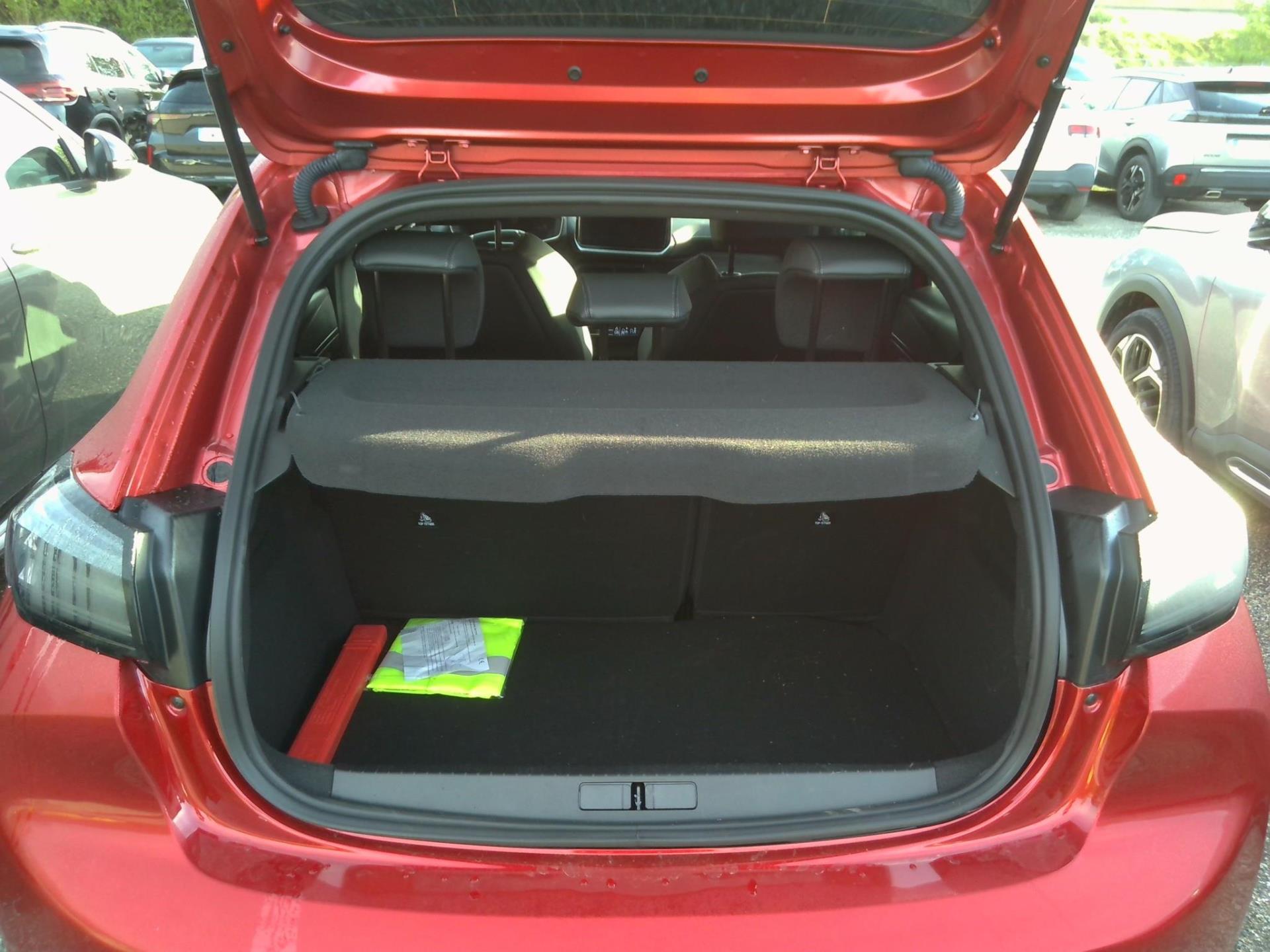 Peugeot 208 Hybrid 110 e-DCS6 GT 2025
