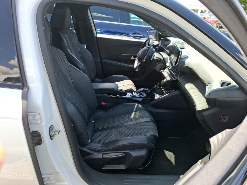Peugeot 2008 BlueHDi 130 S&S EAT8 GT 2021