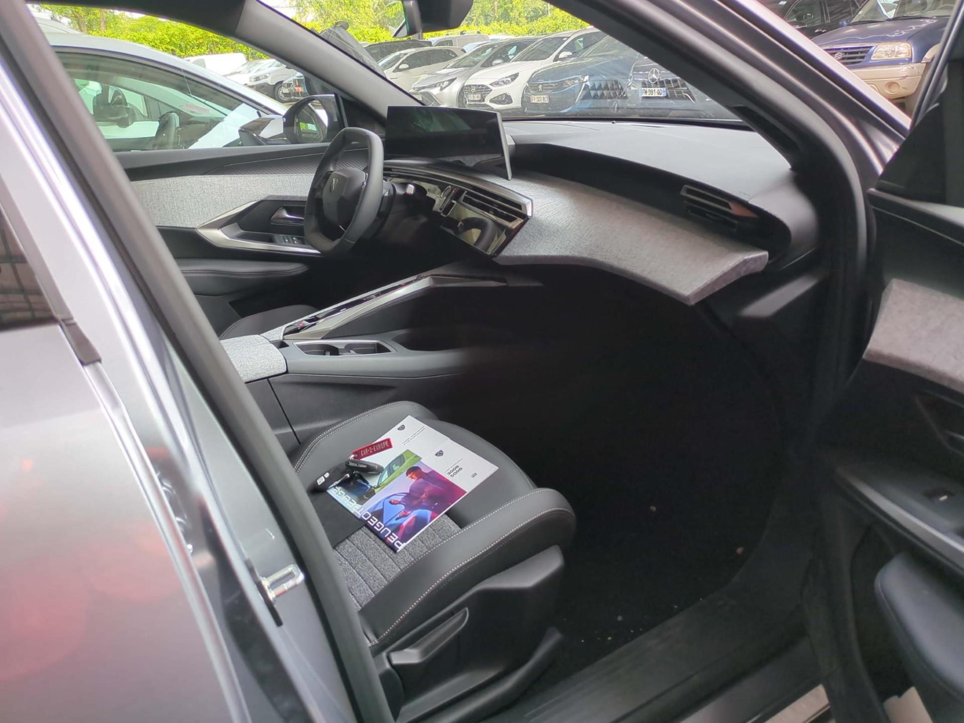 Peugeot 3008 Hybrid 136 e-DCS6 Allure 2025