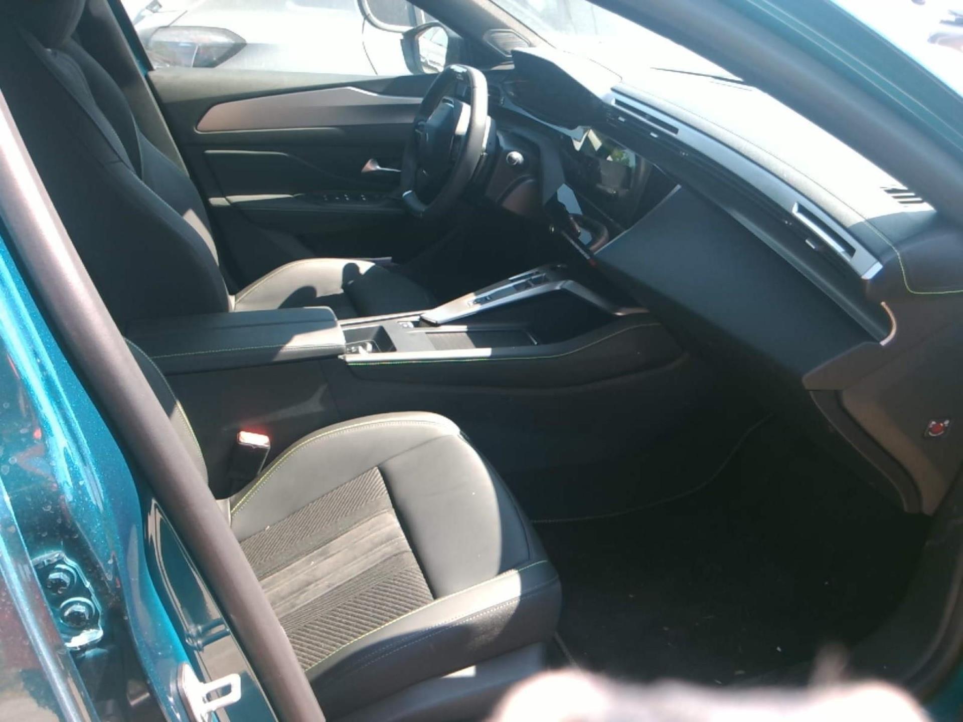 Peugeot 408 Hybrid 145 e-DCS6 GT 2025