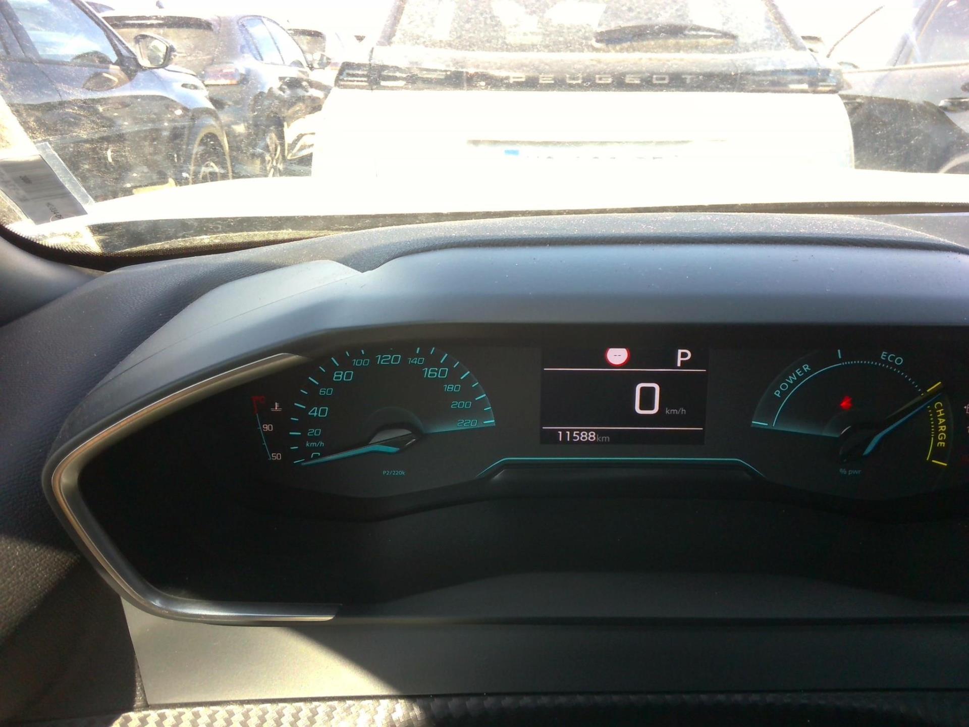 Peugeot 2008 Hybrid 136 e-DCS6 Style 2025
