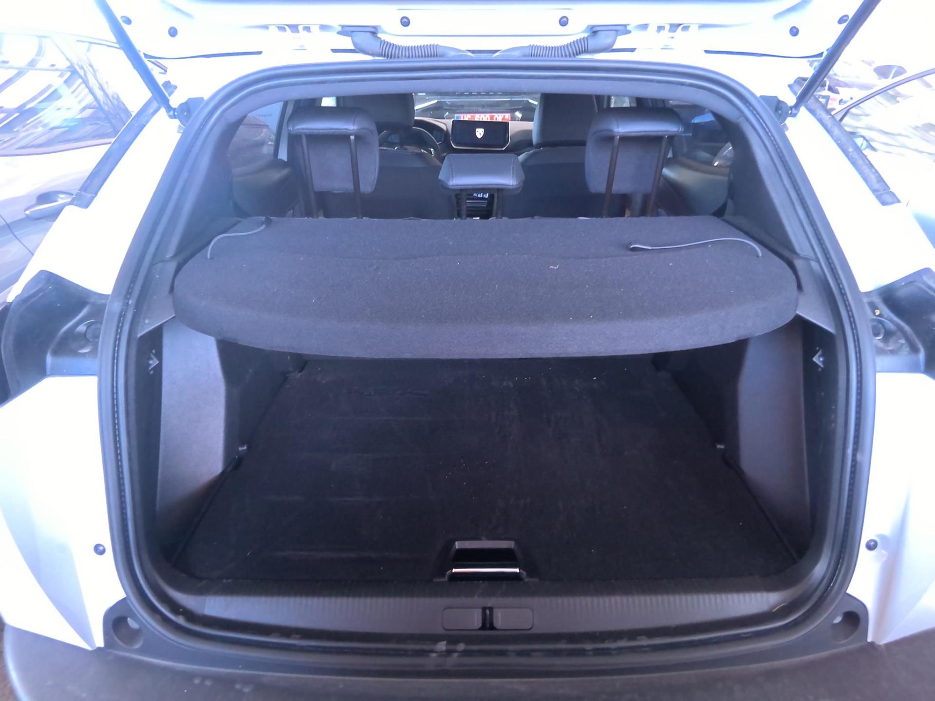Peugeot 2008 Hybrid 136 e-DCS6 Allure 2025
