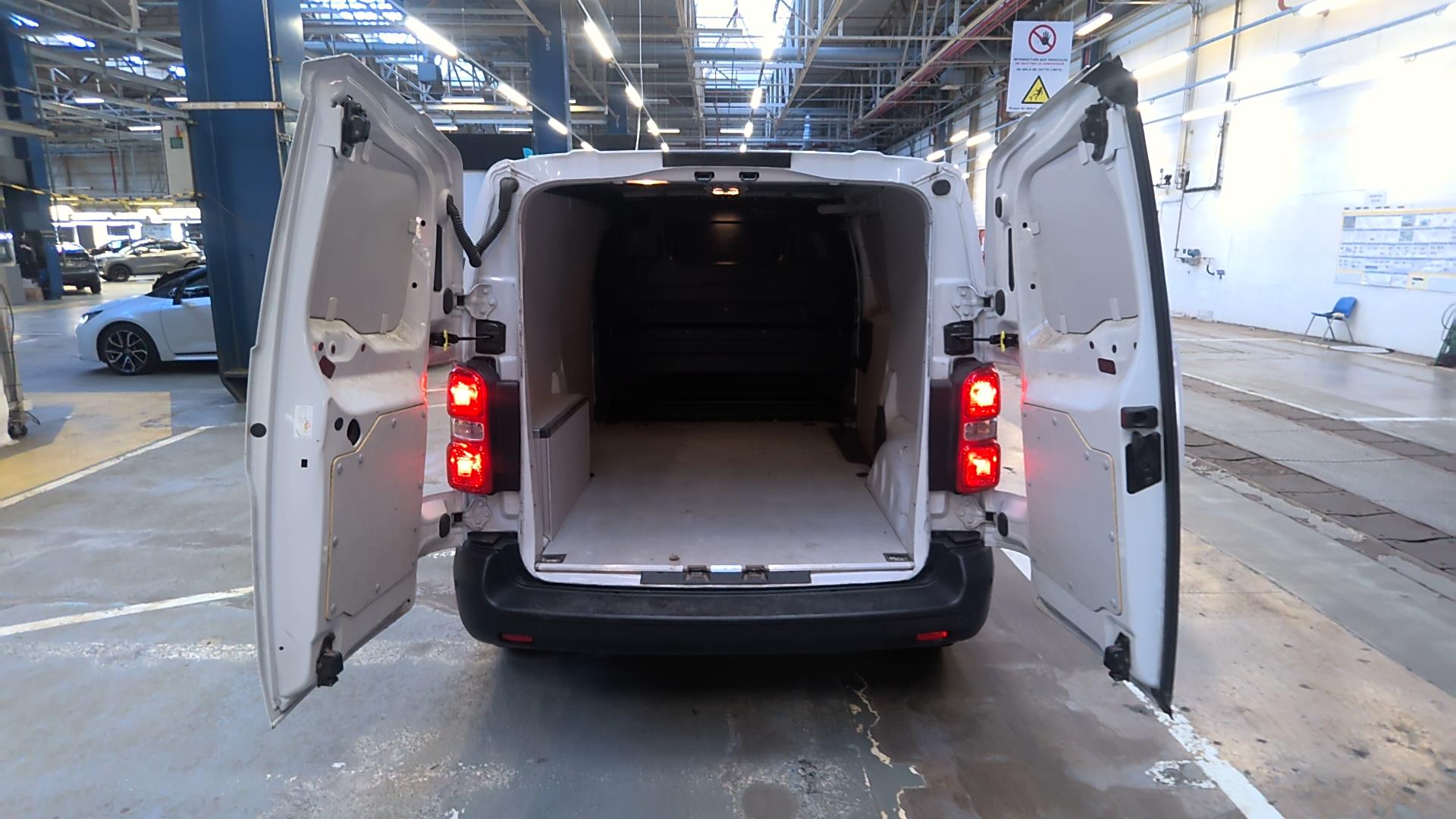 FIAT SCUDO FOURGON BLUEHDI 145 M S&S EAT8 2024