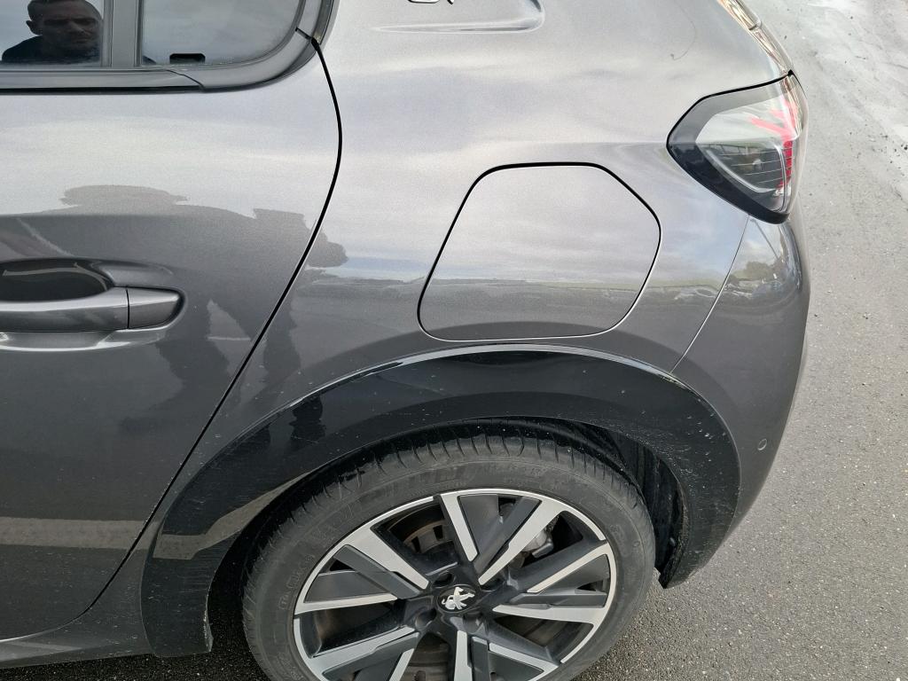 Peugeot 208 PureTech 100 S&S EAT8 GT 2022