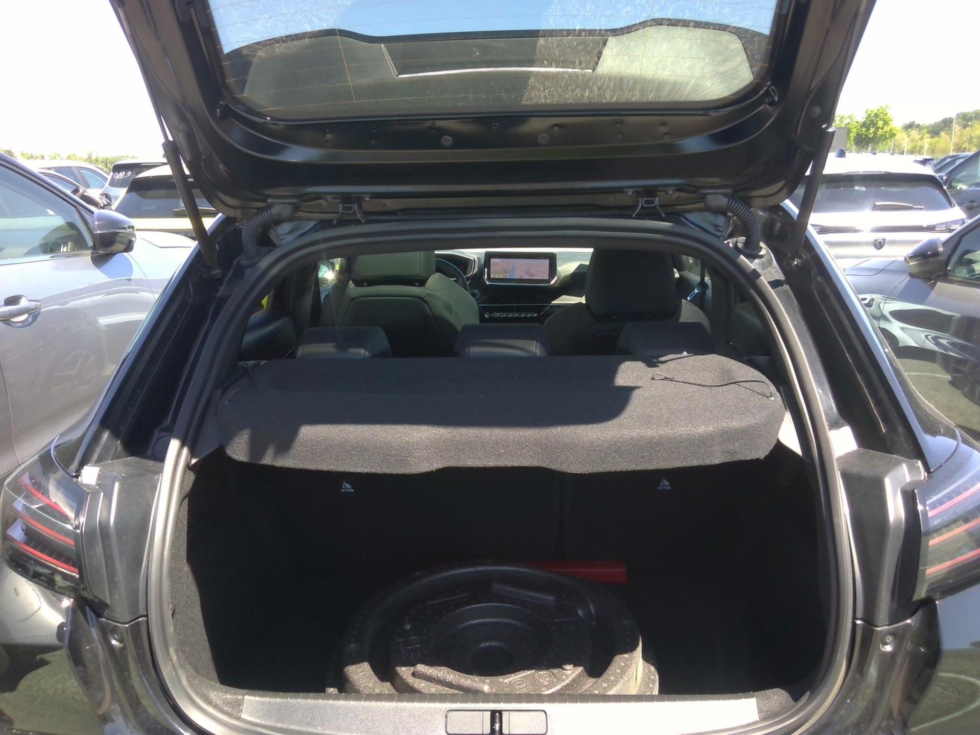 Peugeot 208 Hybrid 136 e-DCS6 GT 2024