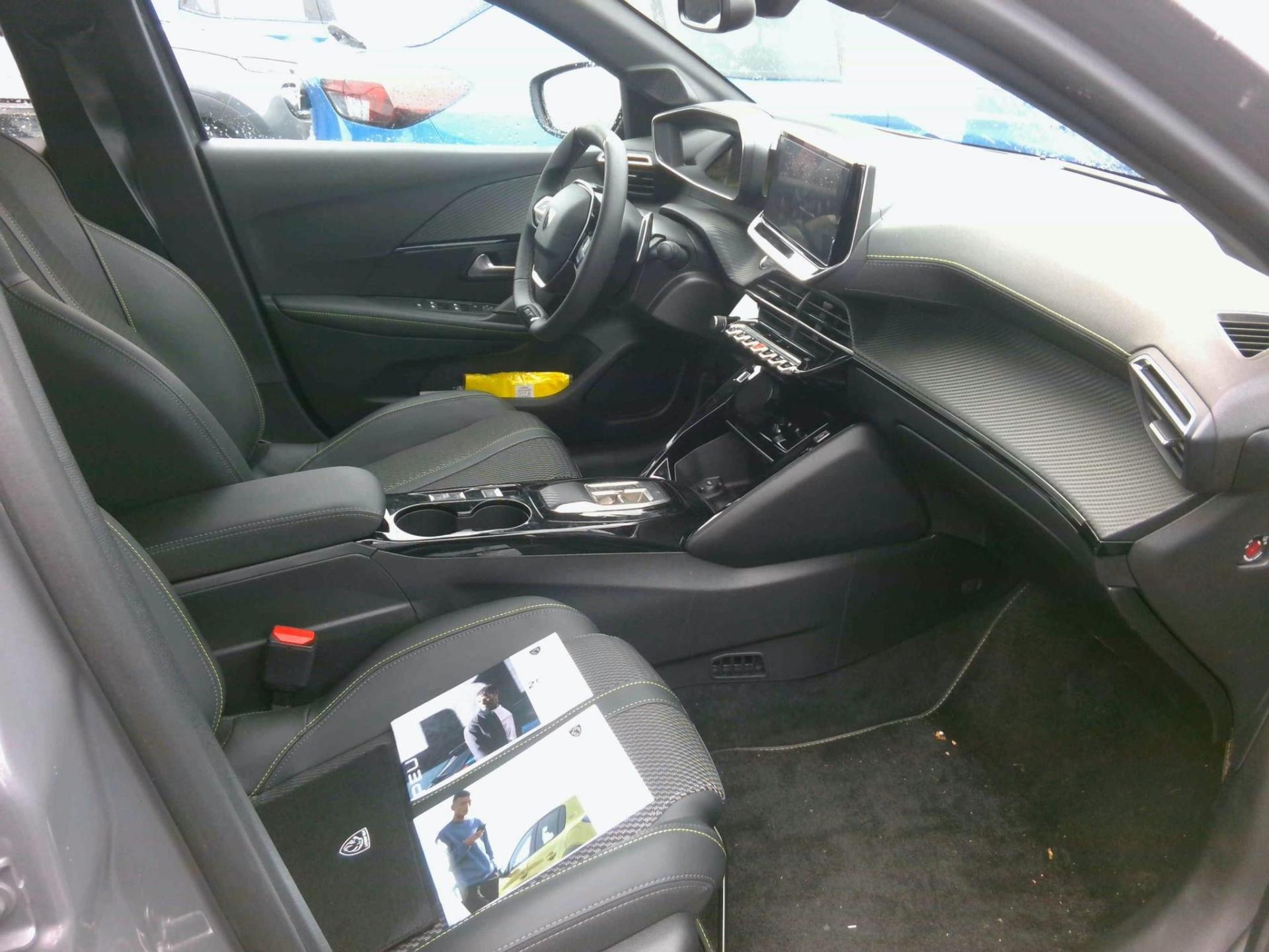 Peugeot 208 Hybrid 136 e-DCS6 GT 2024