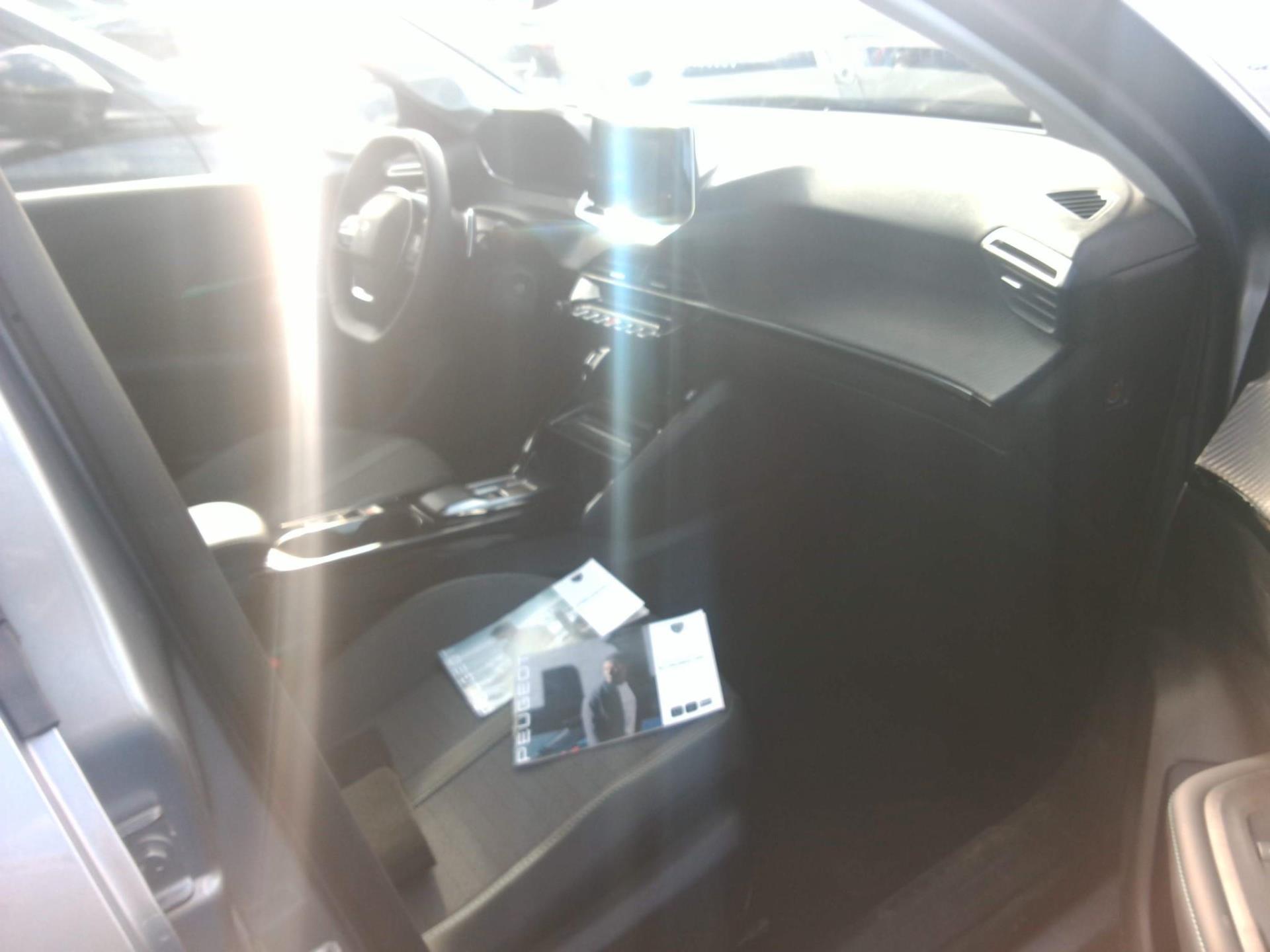 Peugeot 208 PureTech 100 S&S EAT8 Allure 2023