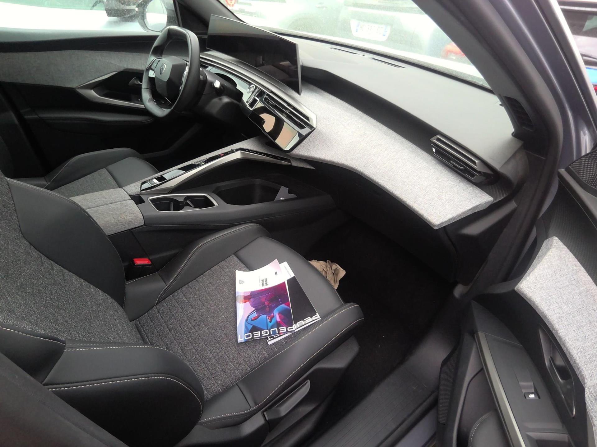 Peugeot 3008 Hybrid 136 e-DCS6 Allure 2025