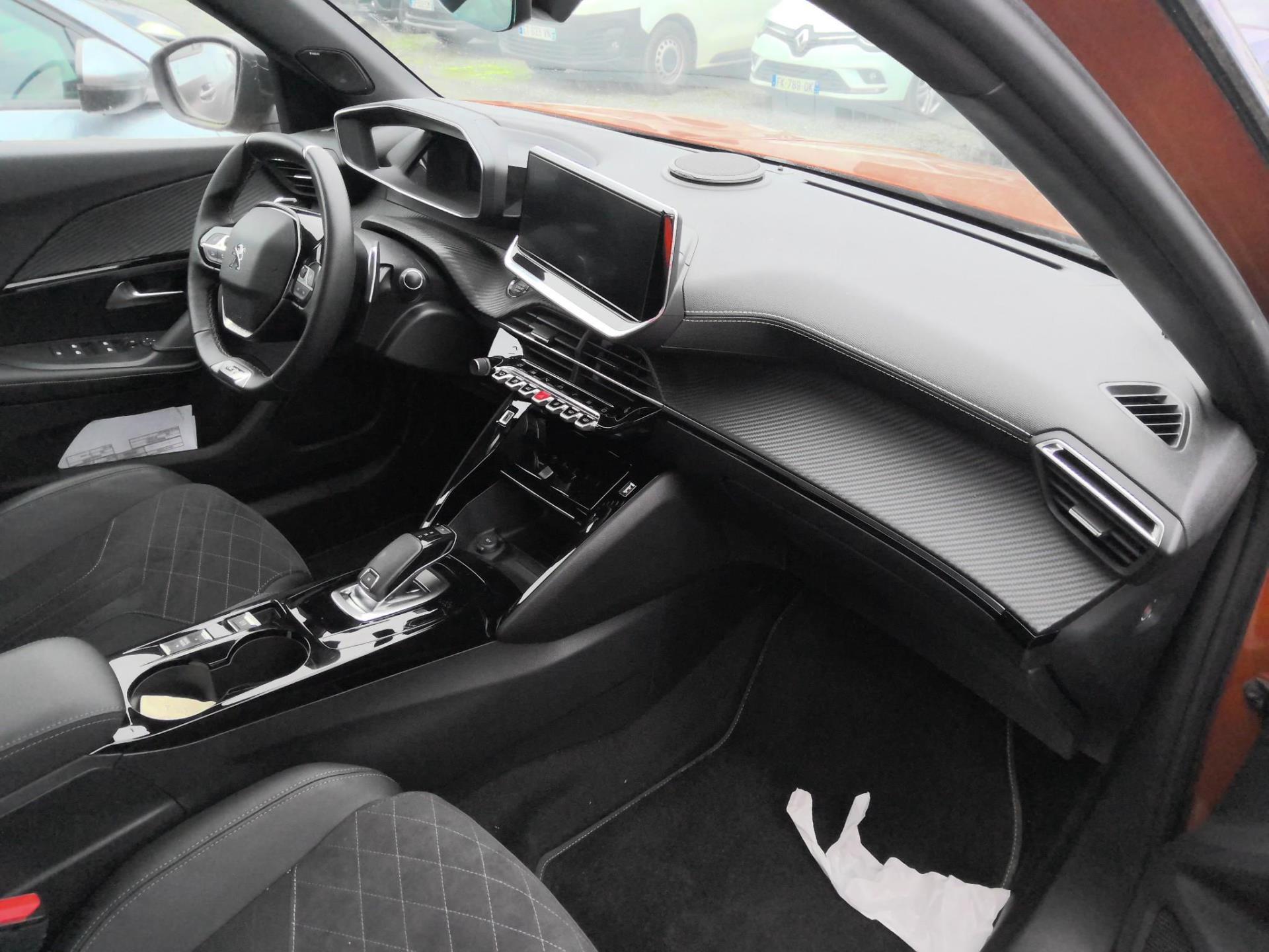 Peugeot 2008 PureTech 155 S&S EAT8 GT 2019