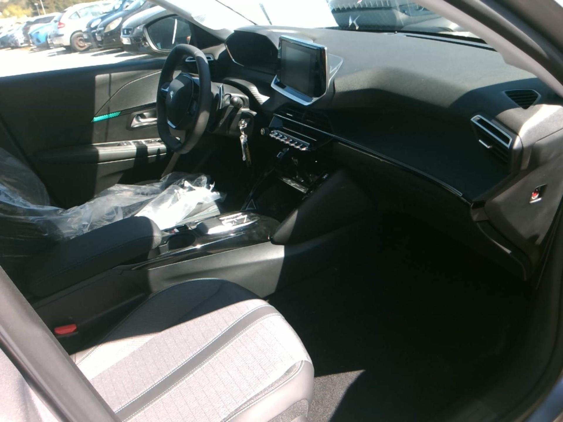 Peugeot 208 PureTech 100 S&S EAT8 Allure 2023