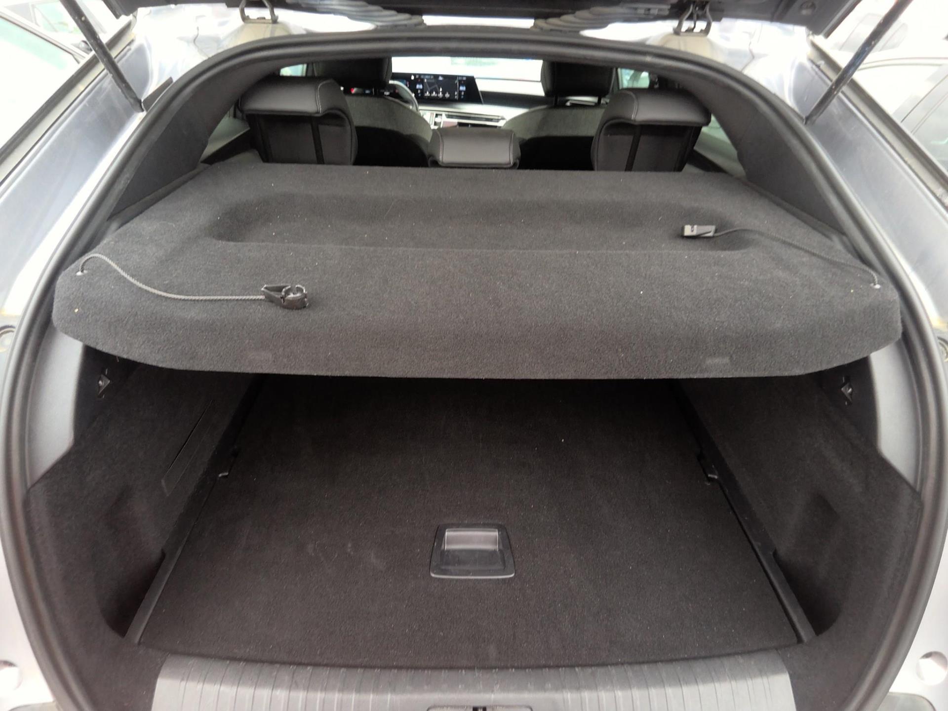 Peugeot 3008 Hybrid 136 e-DCS6 Allure 2025