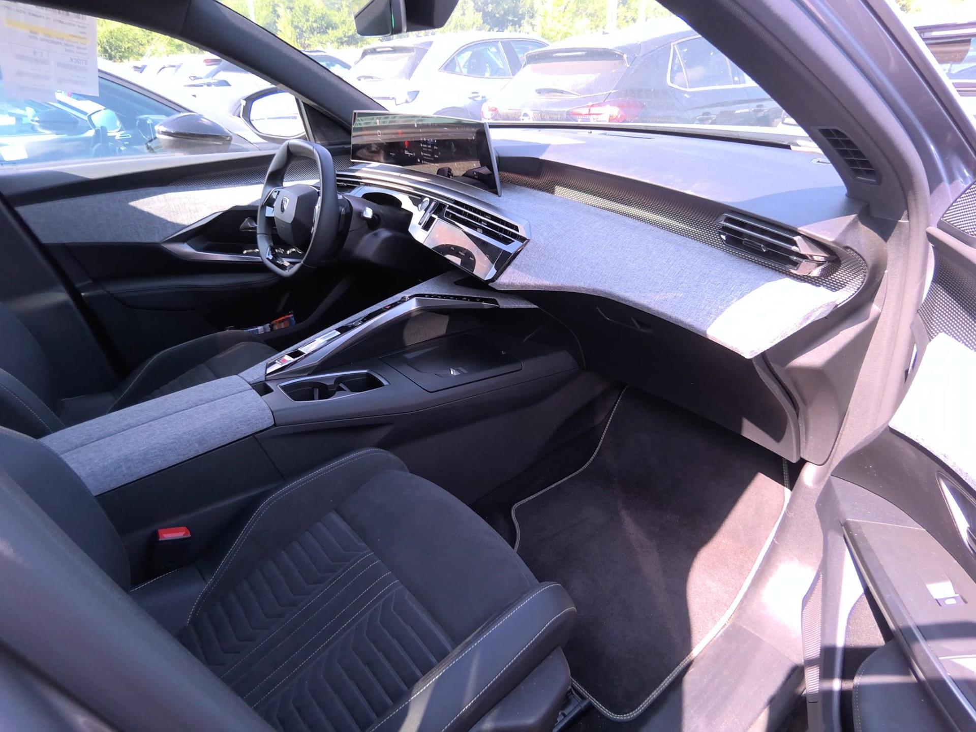 Peugeot 5008 Hybrid 136 e-DCS6 GT 2024