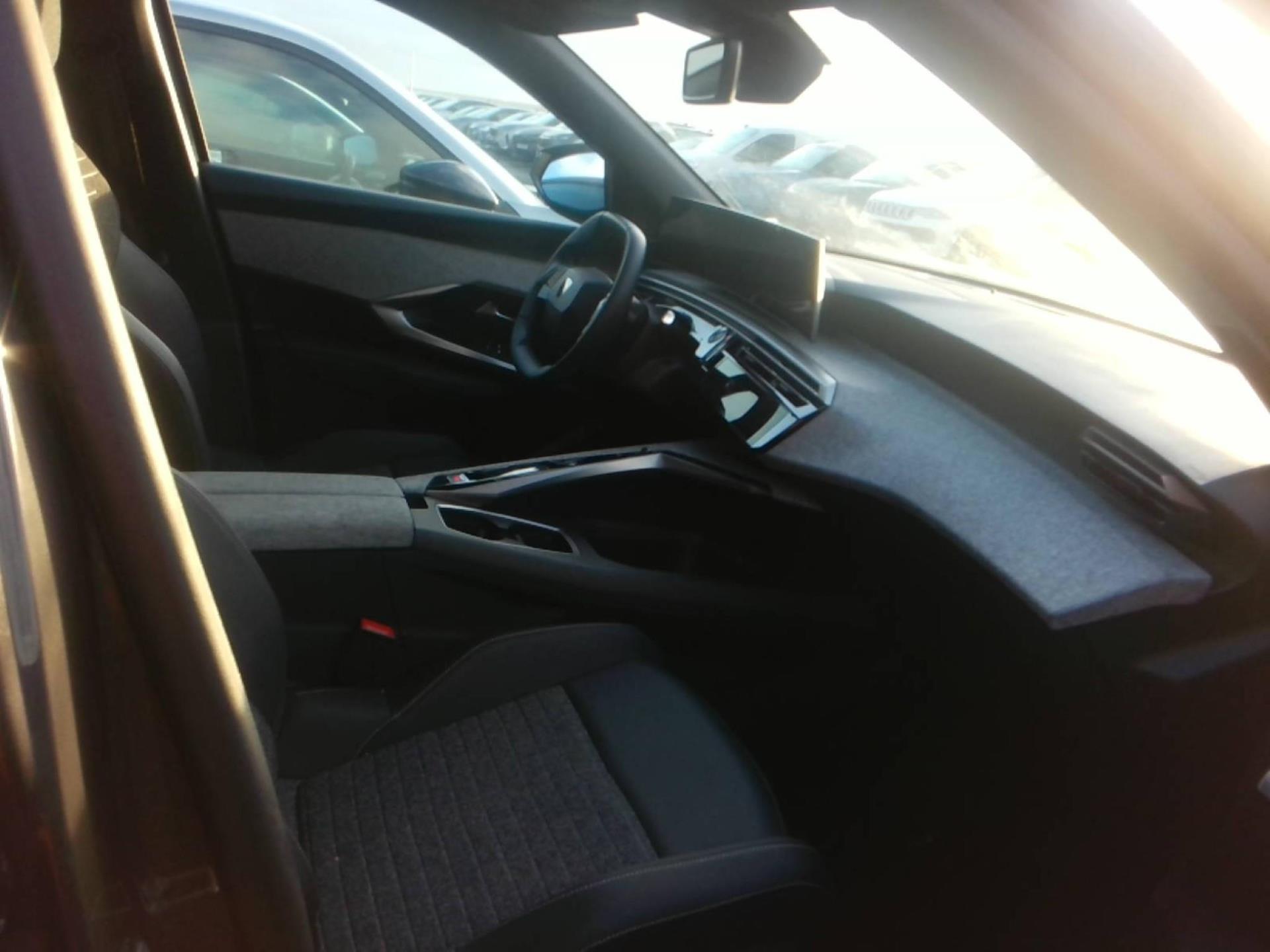 Peugeot 5008 Hybrid 136 e-DCS6 Allure 2025