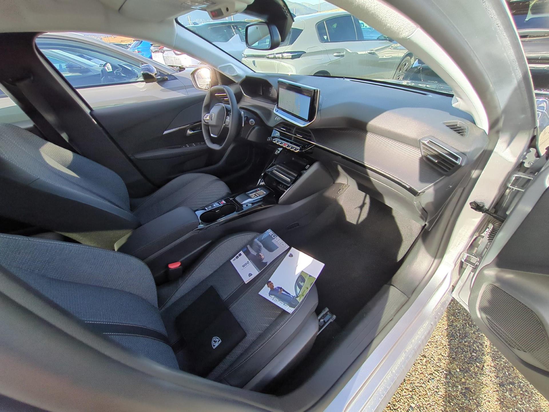 Peugeot 208 Hybrid 100 e-DCS6 Allure 2024