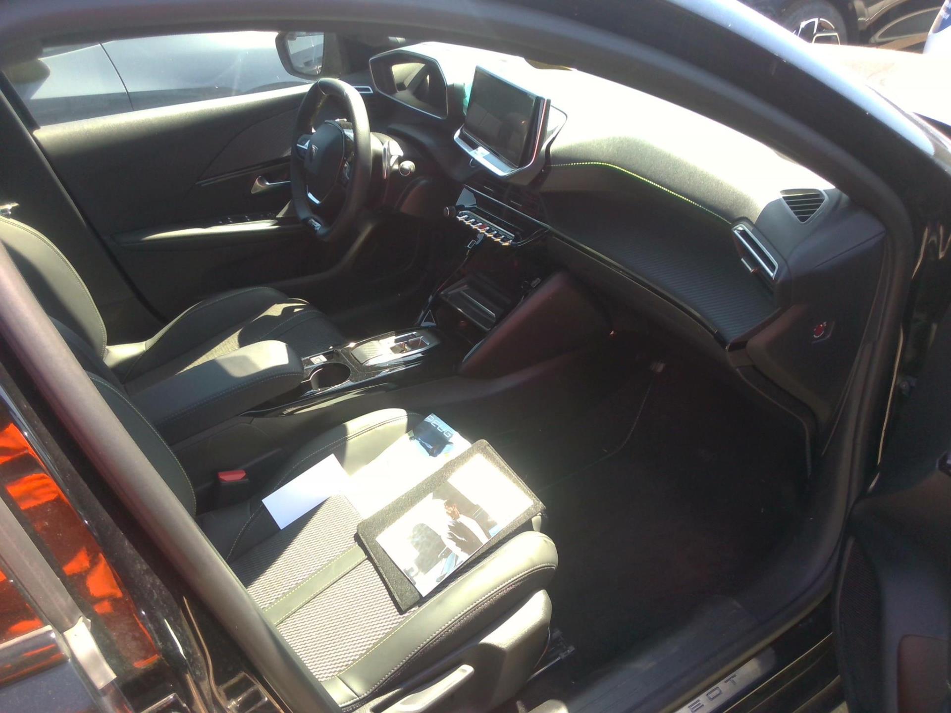Peugeot 208 Hybrid 136 e-DCS6 GT 2024