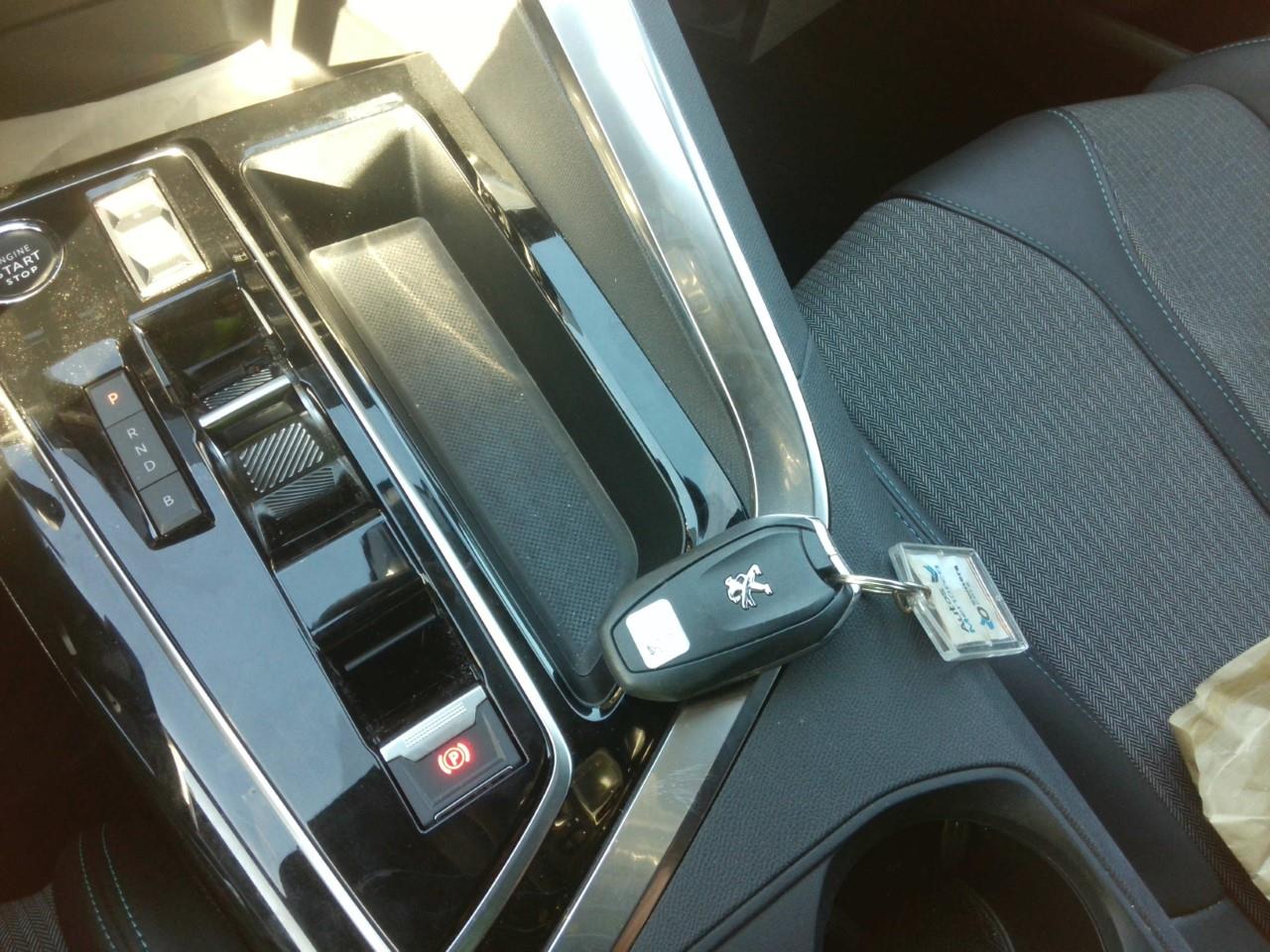 Foto Peugeot 3008 Plug-in Hybrid 8