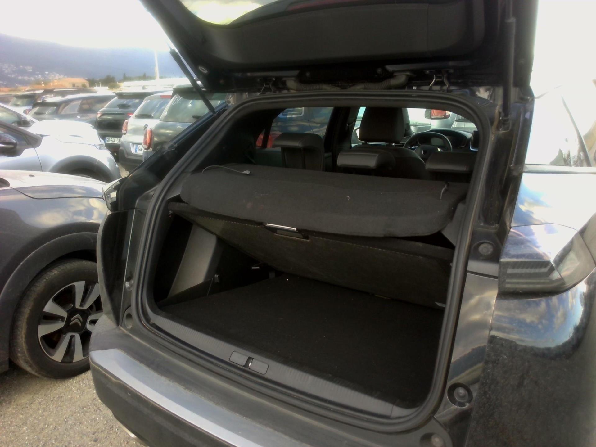 Peugeot 2008 Hybrid 136 e-DCS6 Allure 2024