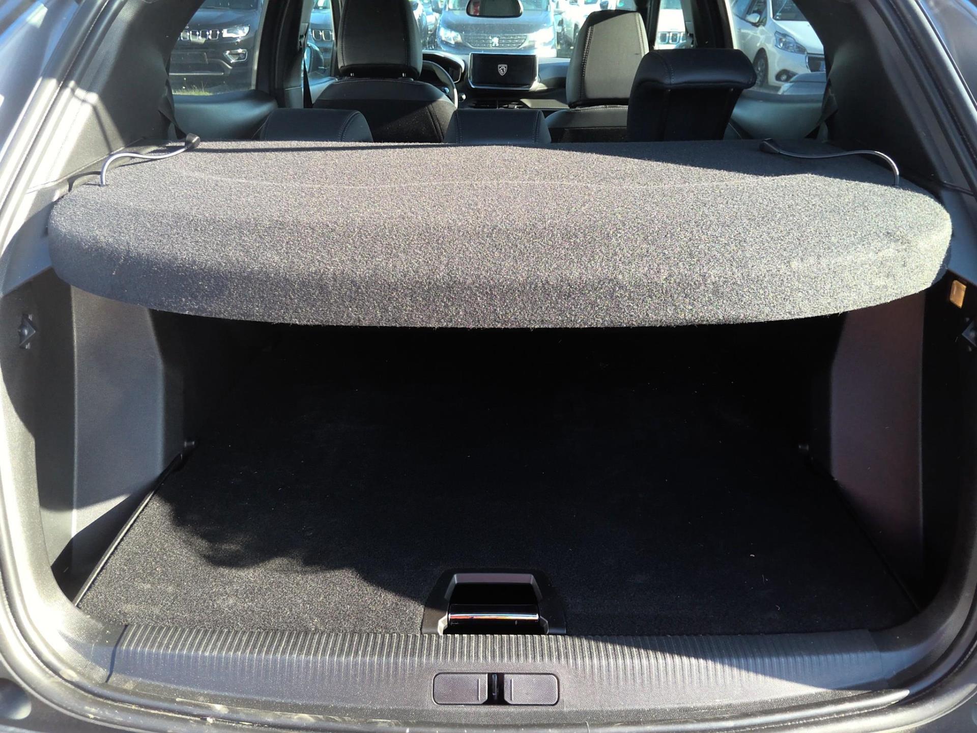 Peugeot 2008 Hybrid 145 e-DCS6 Allure 2025