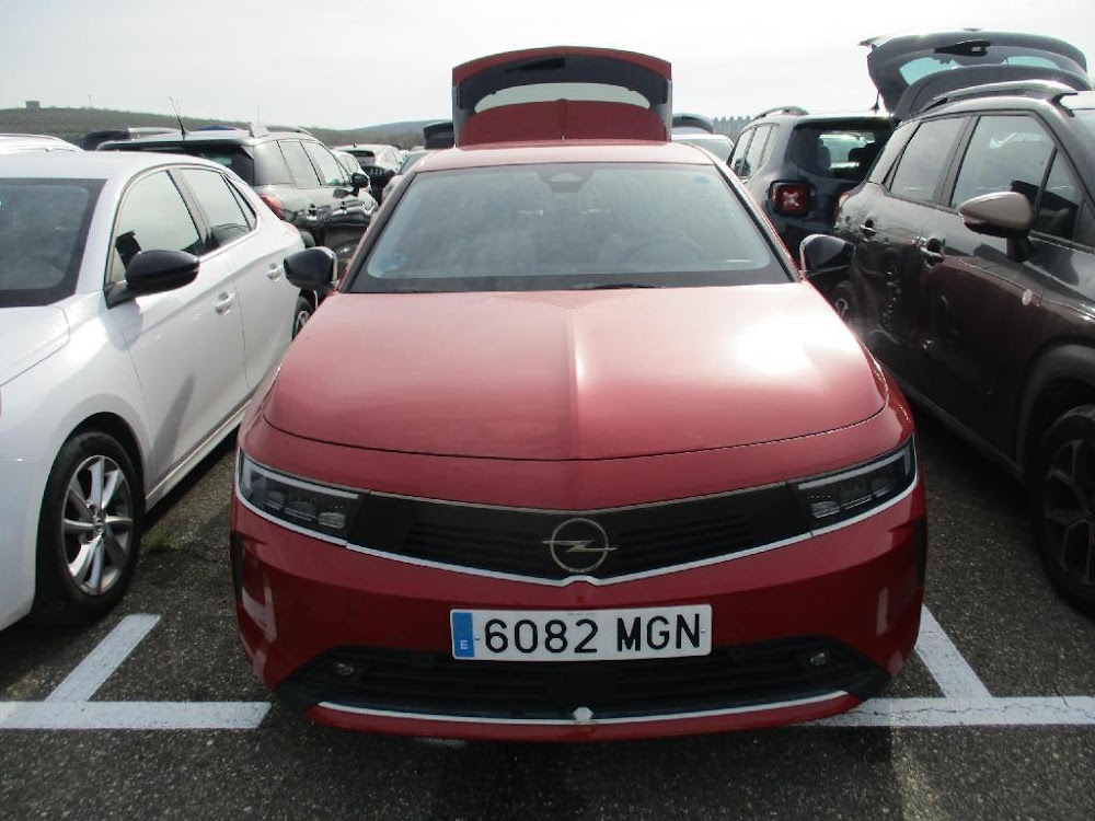 Opel Astra Nuevo Astra 5P Elegance 1.2T XHT MT6 S/S 130 HP (96kW)