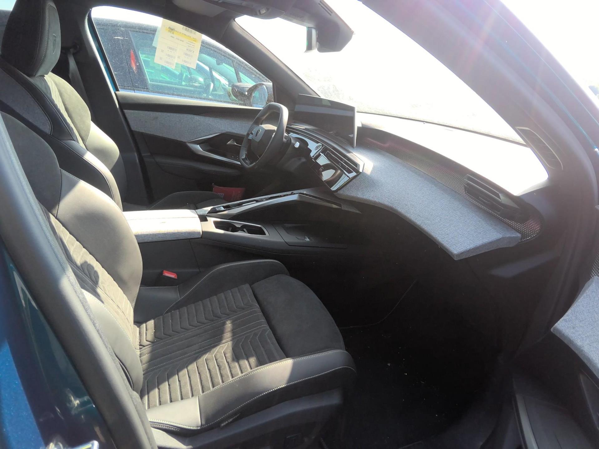 Peugeot 5008 Hybrid 136 e-DCS6 GT 2025