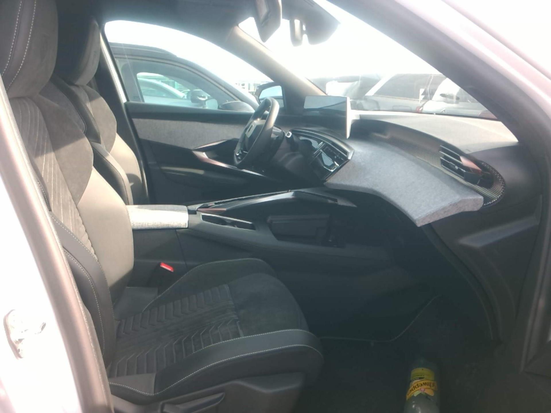Peugeot 3008 Hybrid 136 e-DCS6 GT 2025