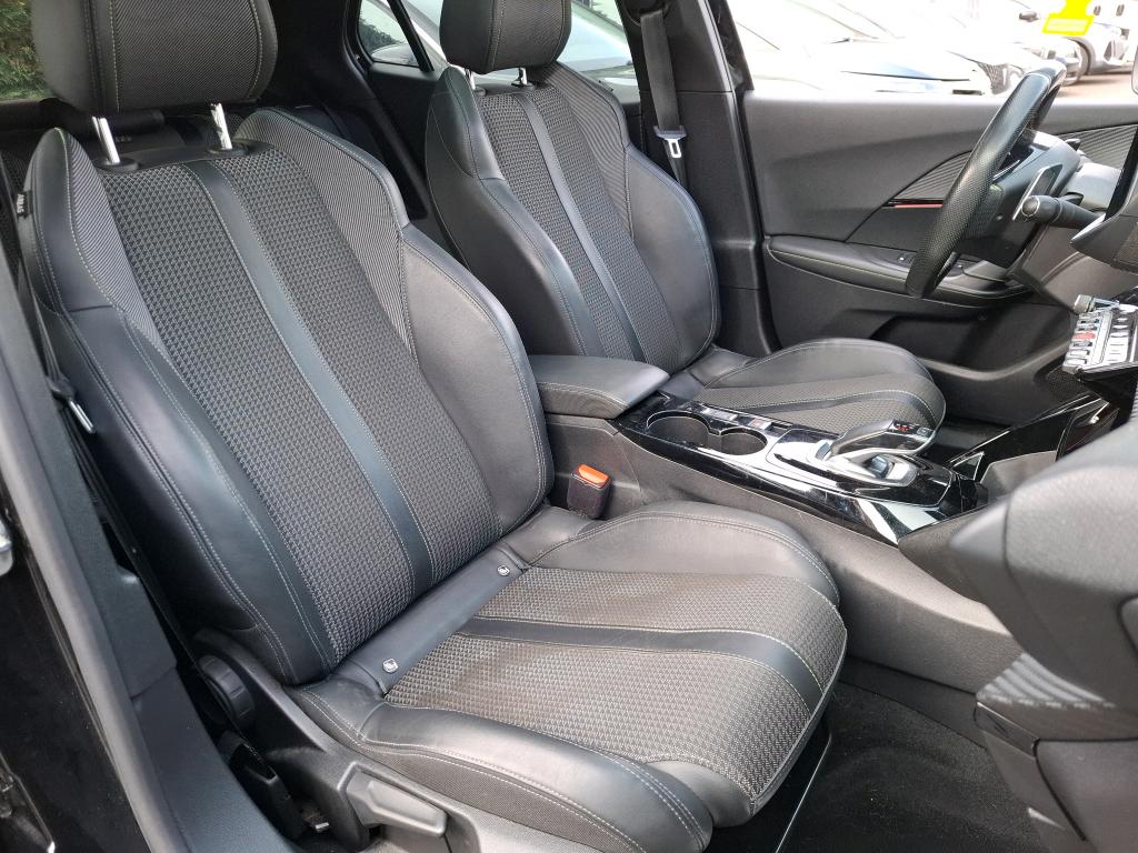 Peugeot 2008 PureTech 130 S&S EAT8 GT 2021