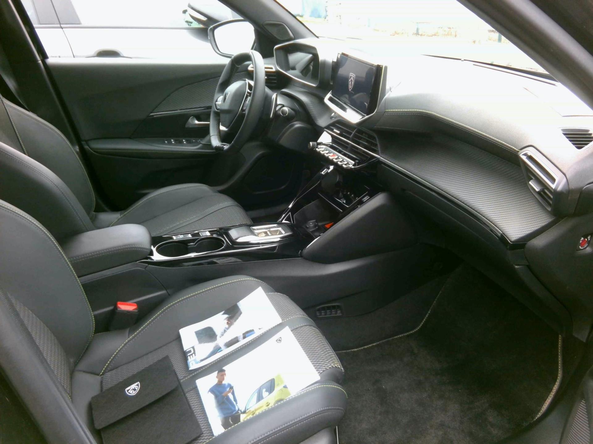 Peugeot 2008 Hybrid 136 e-DCS6 GT 2024