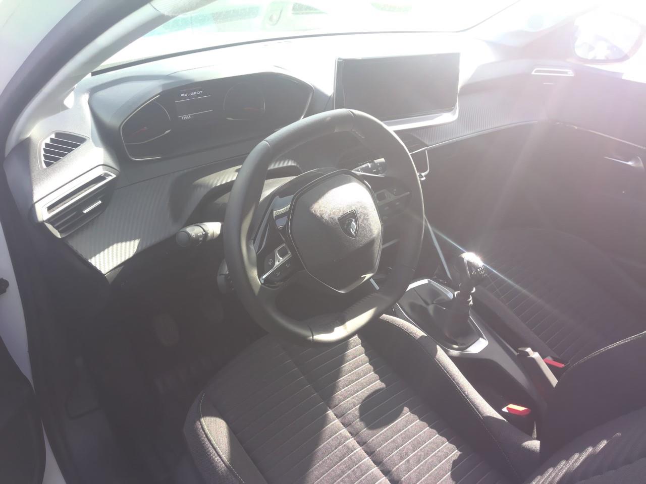 Foto Peugeot 208 4