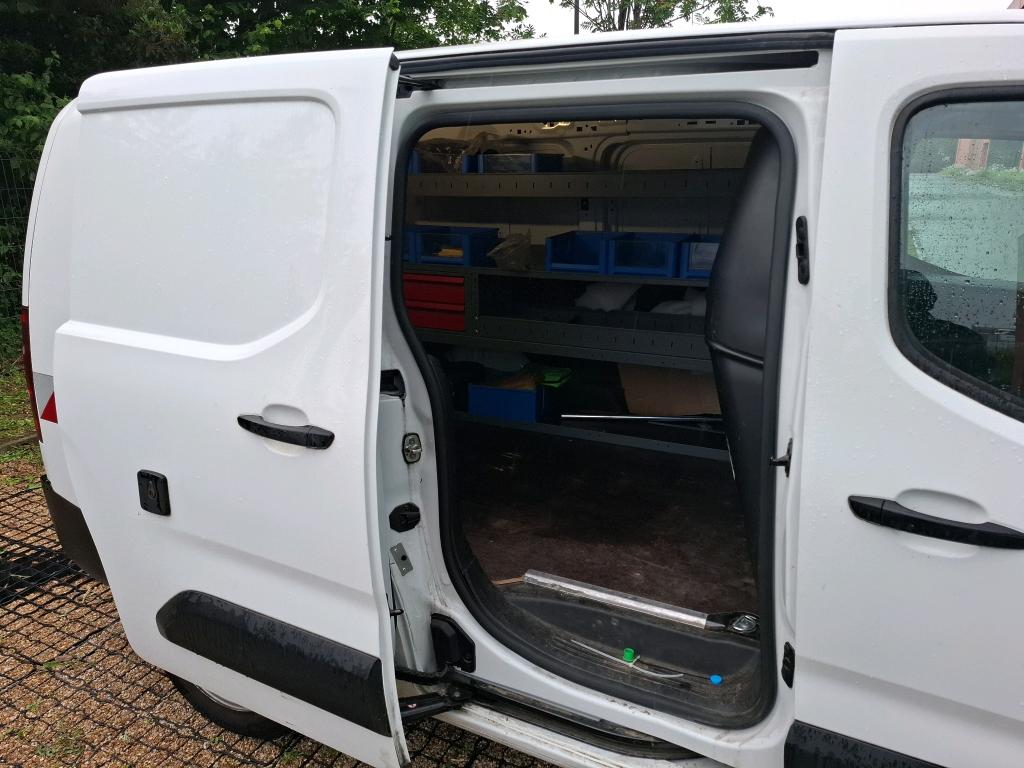 Peugeot PARTNER FOURGON LONG 950 KG BLUEHDI 130 S&S EAT8 ASPHALT 2021