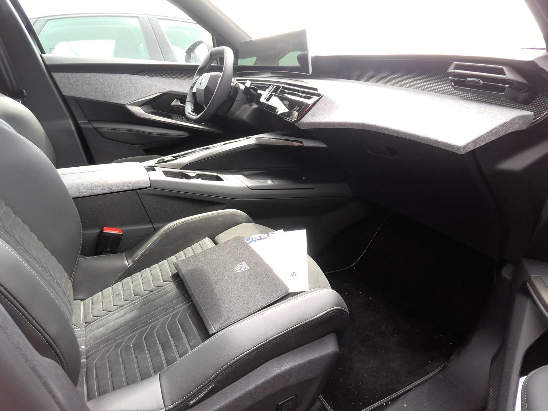 Peugeot 3008 Hybrid 145 e-DCS6 GT 2025