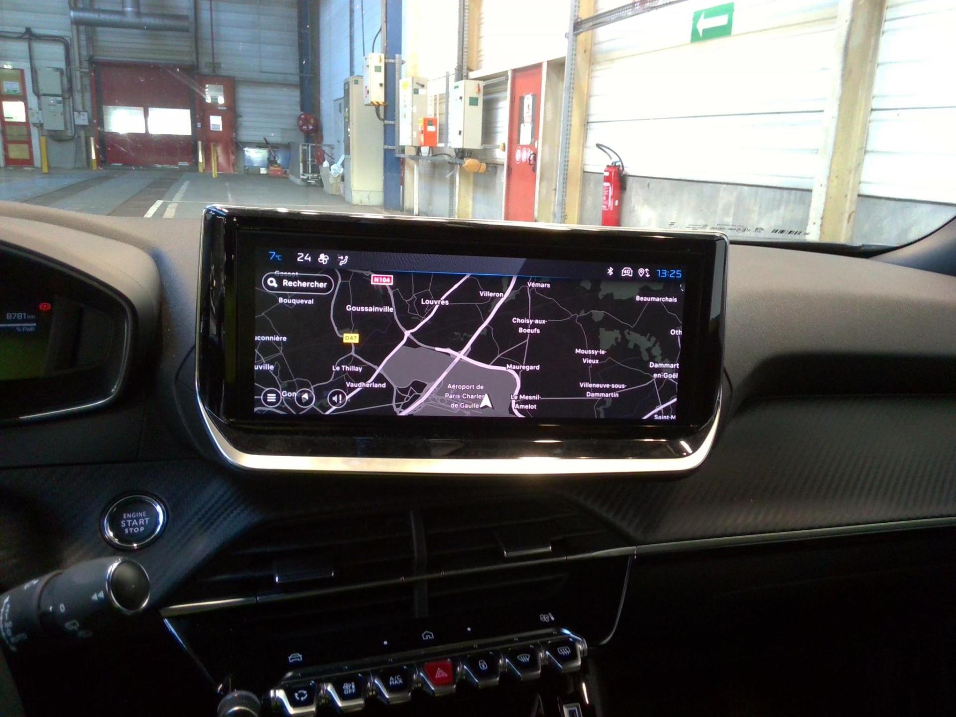 Peugeot 2008 Hybrid 136 e-DCS6 Allure 2024
