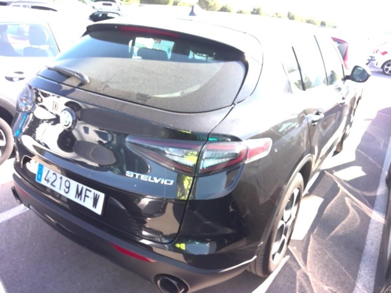 Foto Alfa Romeo Stelvio 4