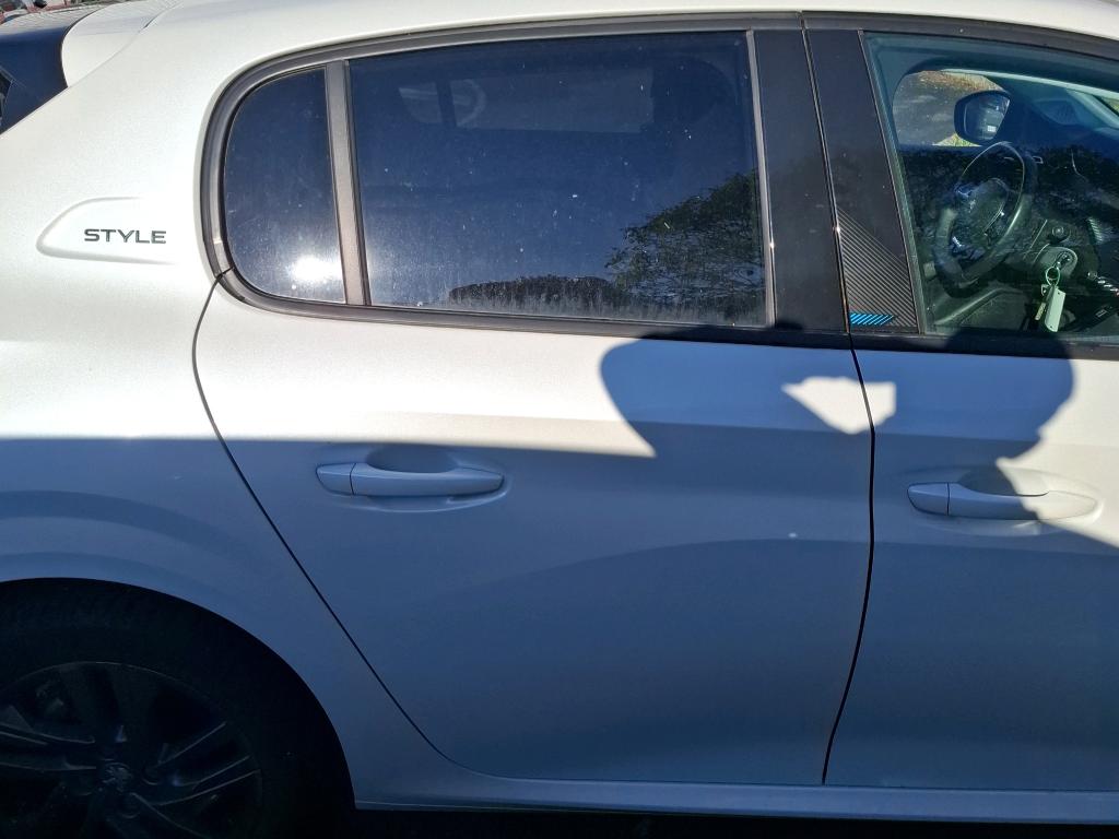 Peugeot 208 BlueHDi 100 S&S BVM6 Style 2022