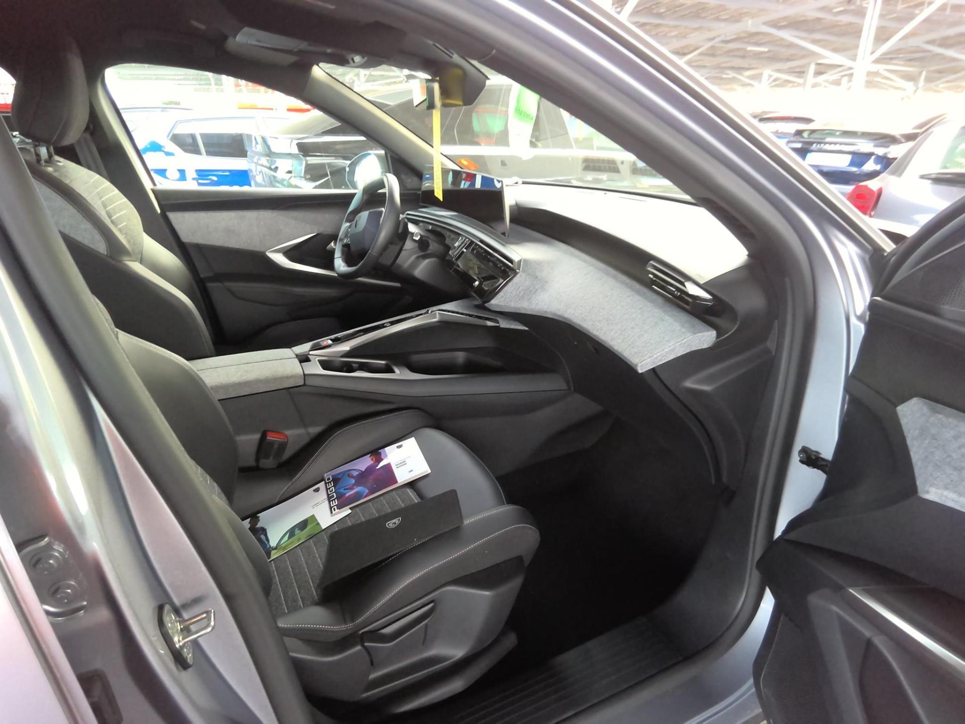 Peugeot 5008 Hybrid 136 e-DCS6 Allure 2025